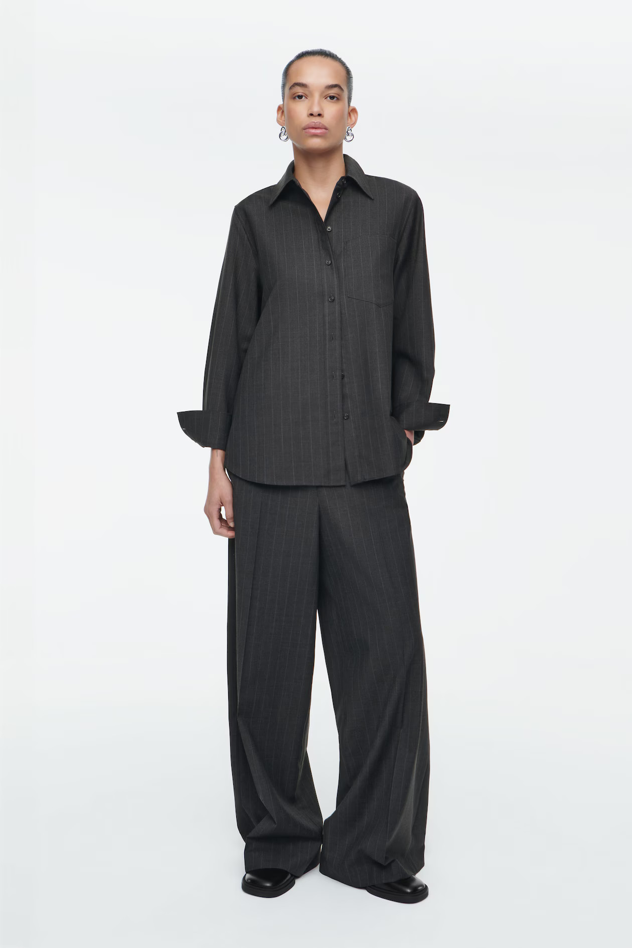 REGULAR PINSTRIPED WOOL WIDE-LEG PANTS - DARK GREY / PINSTRIPED | COS (AU)
