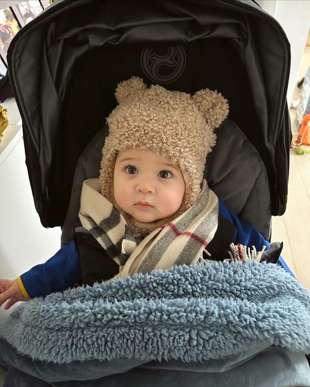 Bear hat and matching mittens 

#LTKbaby
