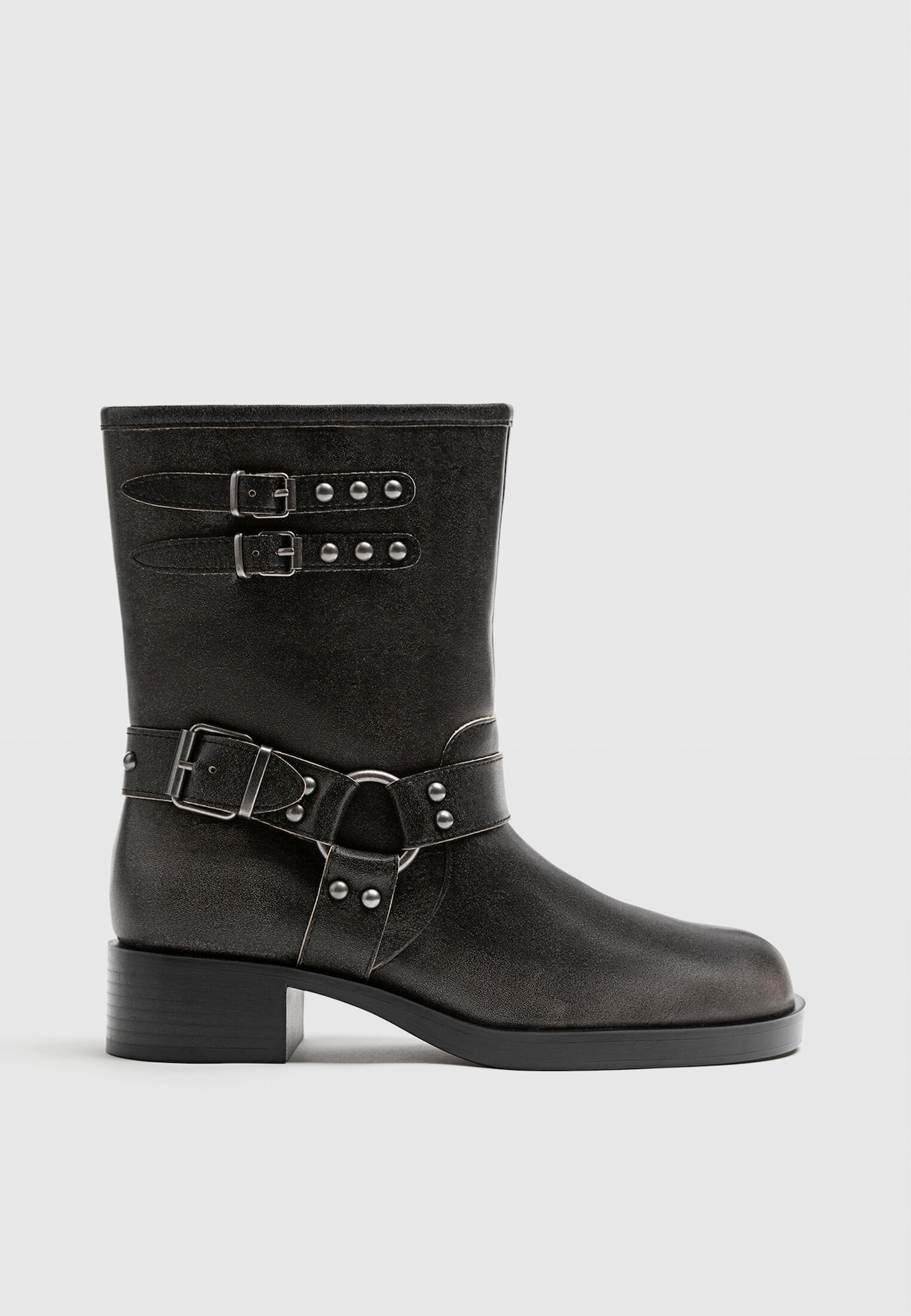 Flat distressed ankle boots with buckle details | Stradivarius (UK)