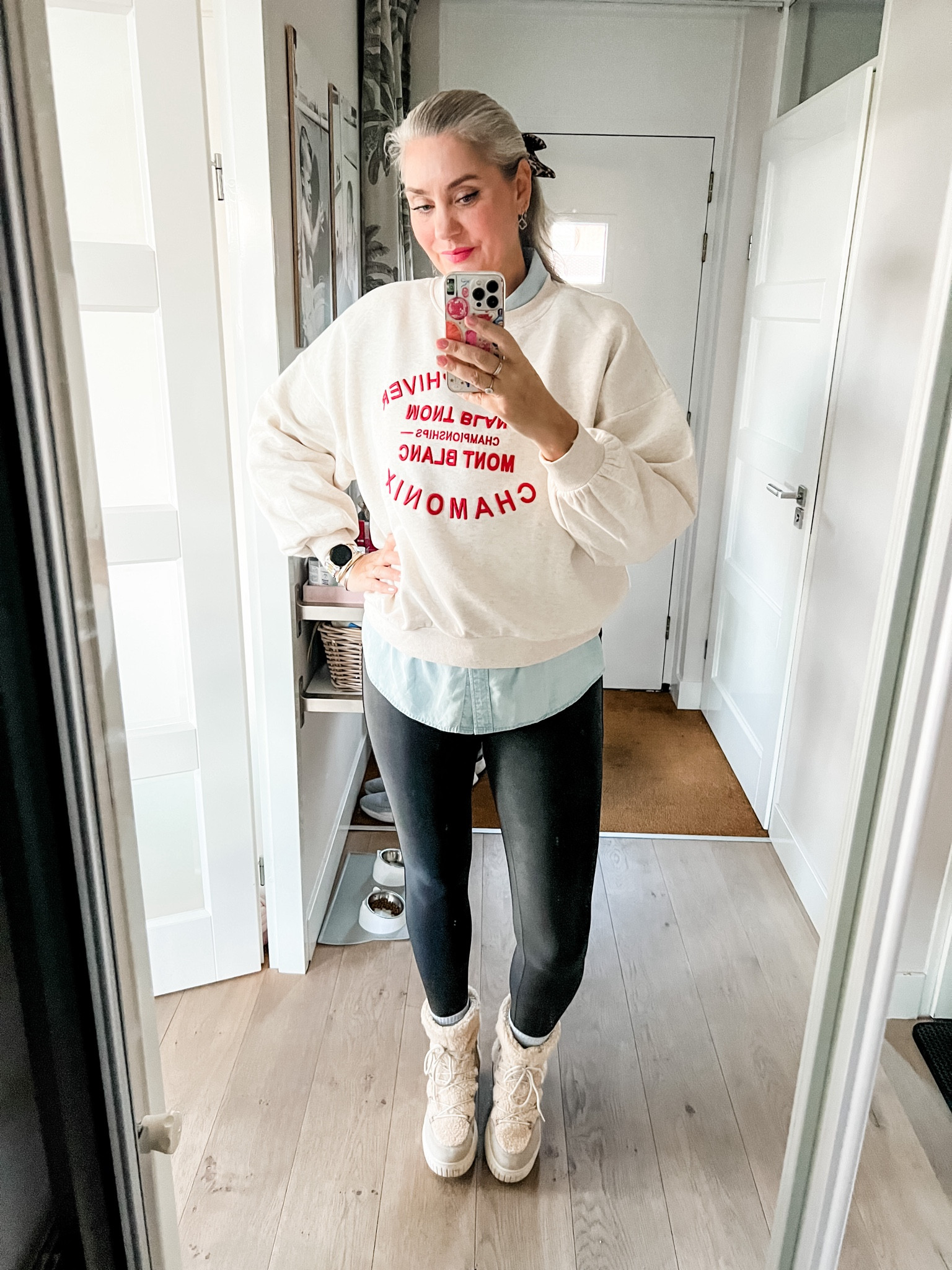 Ootd - Thursday. Spanx faux leather leggings, blue chambray shirt, oversized sweatshirt and snowboots. 



#LTKnederlands #LTKeurope #LTKwinter