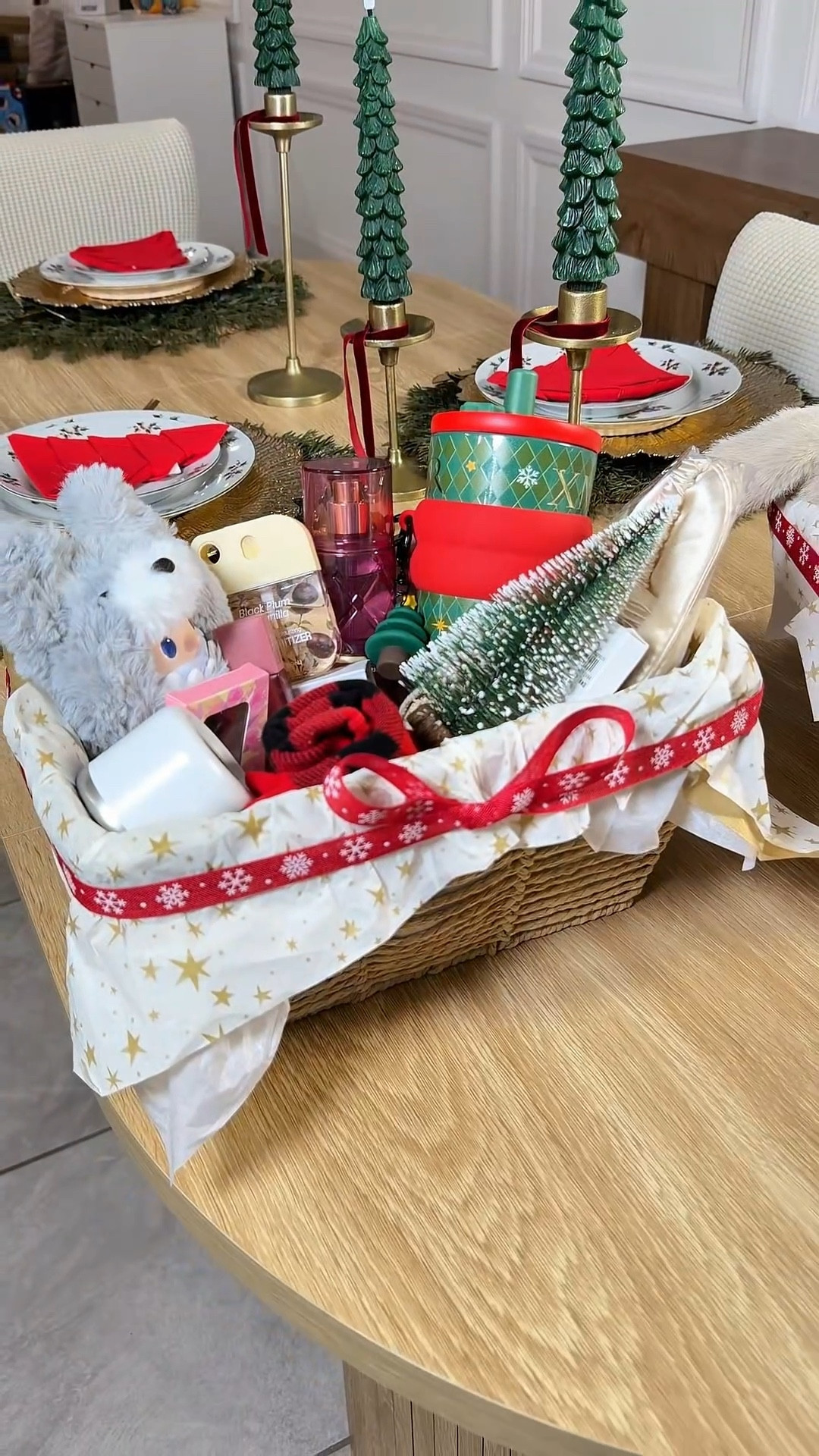   Cesta de regalo para tus amigas esta Navidad 🎄🫶🏻 yo se las daré a mis hermanas y tú qué crees que le hizo falta ? ✨
#gif #ideas #home #homestyle #gifts

#LTKGiftGuide #LTKHoliday #LTKBeauty