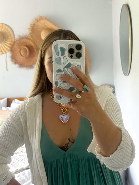 Favorite new dress you will not want to take off! And of course forever favorite accessories🐚✨

#summerdress #dress #boho #summer #travel #vacation #jewelry #necklace #phonecase #shellphone #summeroutfit 


#LTKFindsUnder50 #LTKFindsUnder100 #LTKTravel