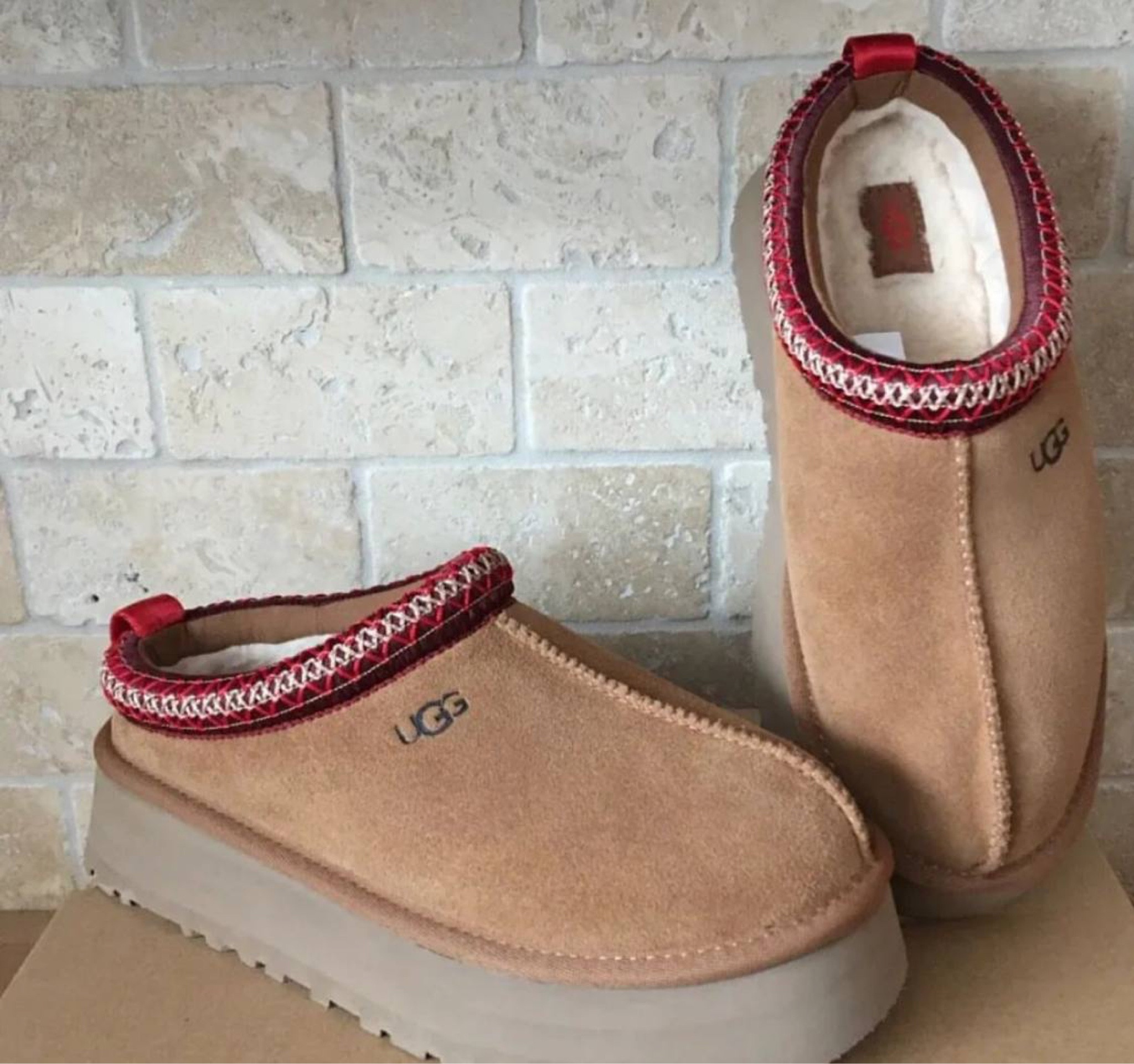 Ugg platforms #dhgate #dhgatefinds

#LTKshoecrush #LTKHoliday #LTKunder100