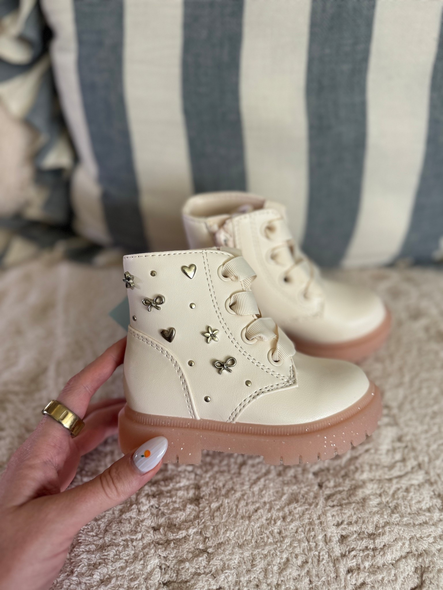 Evelyn’s first pair of fall boots 😭🥹 how cute are these!!!!!! She’s sooooo close to walking so thought I’d grab these before they sold out so we have a pair ready! 💘

Target finds, toddler girl shoes, cat & Jack 

#LTKFindsUnder50 #LTKSeasonal #LTKKids