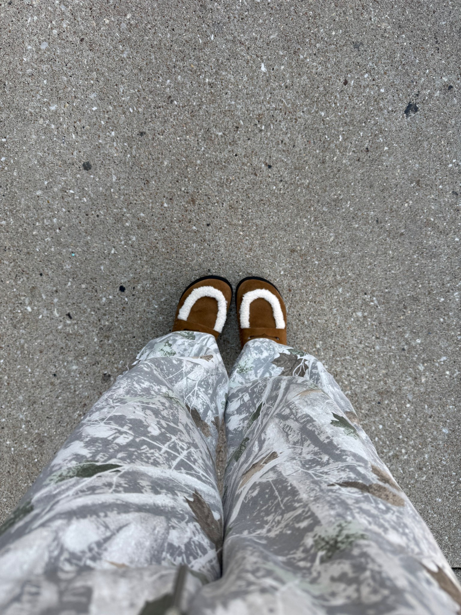 OOTD 
The most comfy clogs true to size 
Camo sweatpants small


#LTKFindsUnder50 #LTKootd #LTKFindsUnder100
