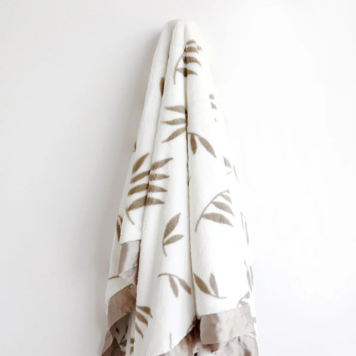 Luxe™ Willow Eucalyptus Throw | Little Giraffe