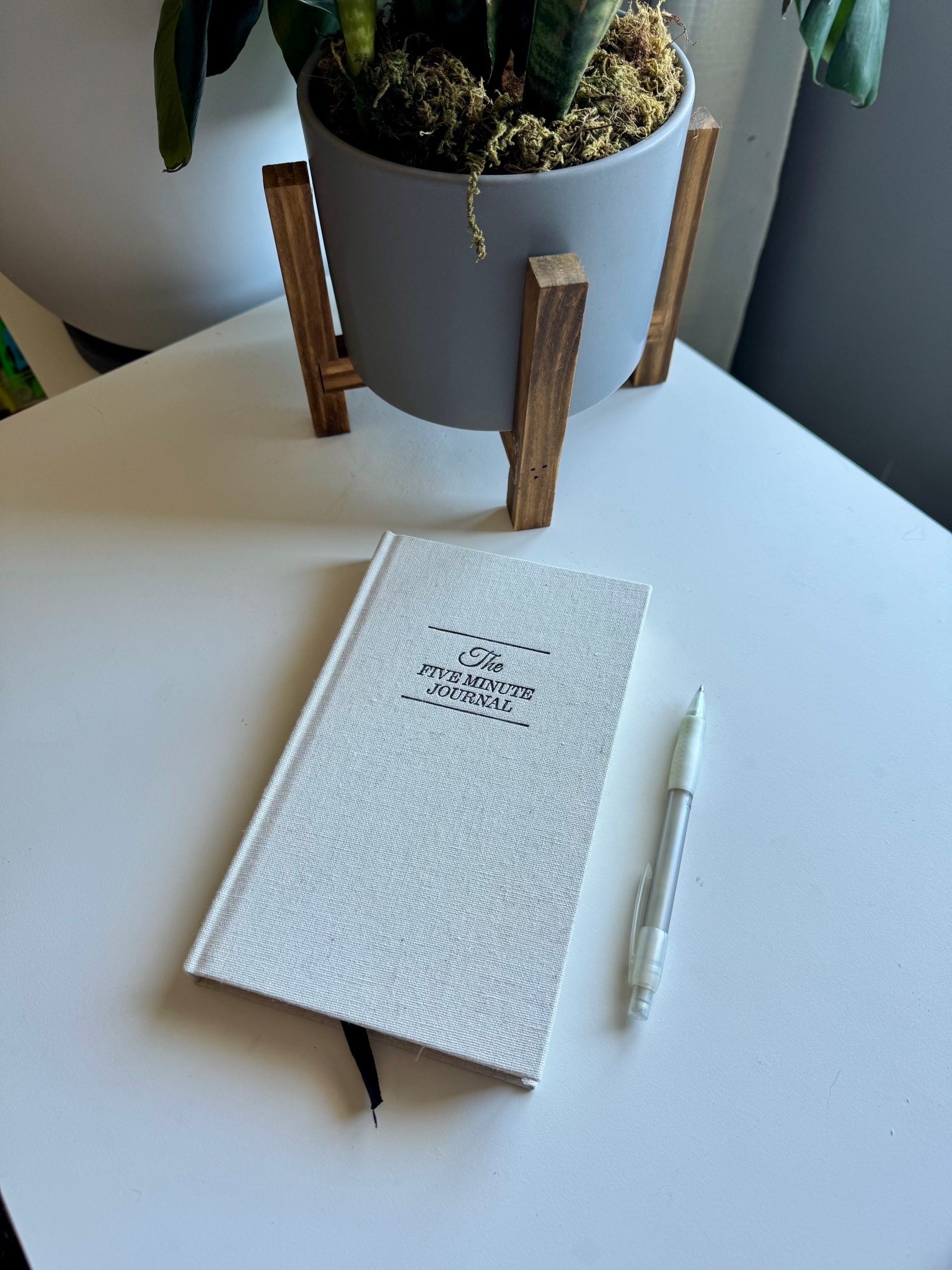 Every morning I write in my journal as a part of my morning routine!
#morningroutine #morning #journal

#LTKHome #LTKFindsUnder50