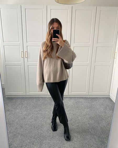 Ways to wear heeled boots 🖤

Oversized neutral jumper, faux leather trousers and Louis Vuitton bag. 



#LTKstyletip #LTKSeasonal #LTKeurope
