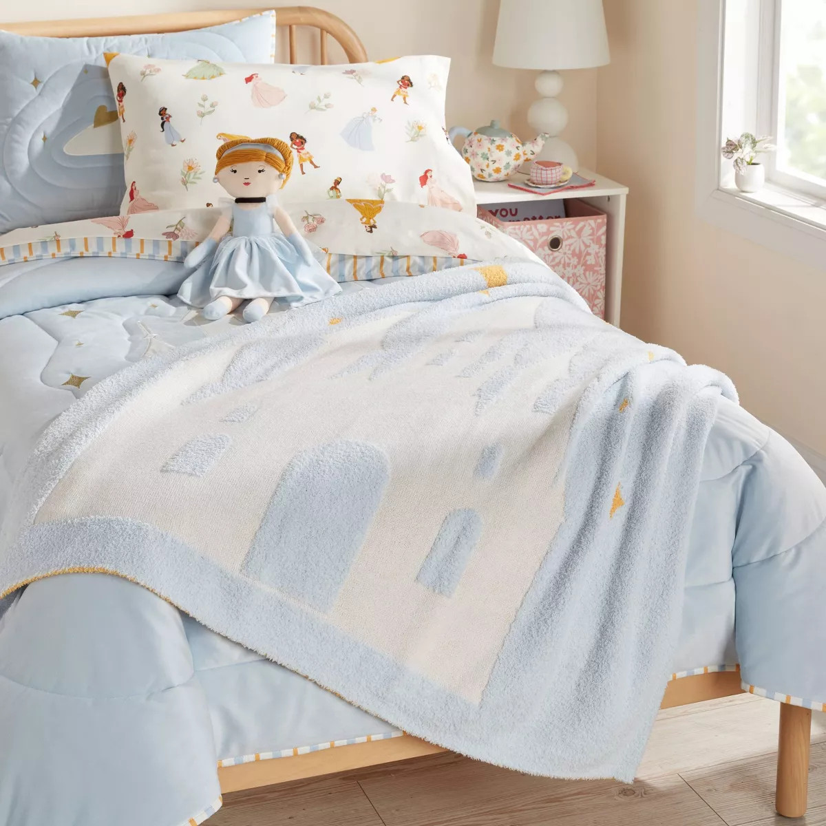 Princess Castle Kids' Throw Blanket - The Disney Collection by Pillowfort™ | Target