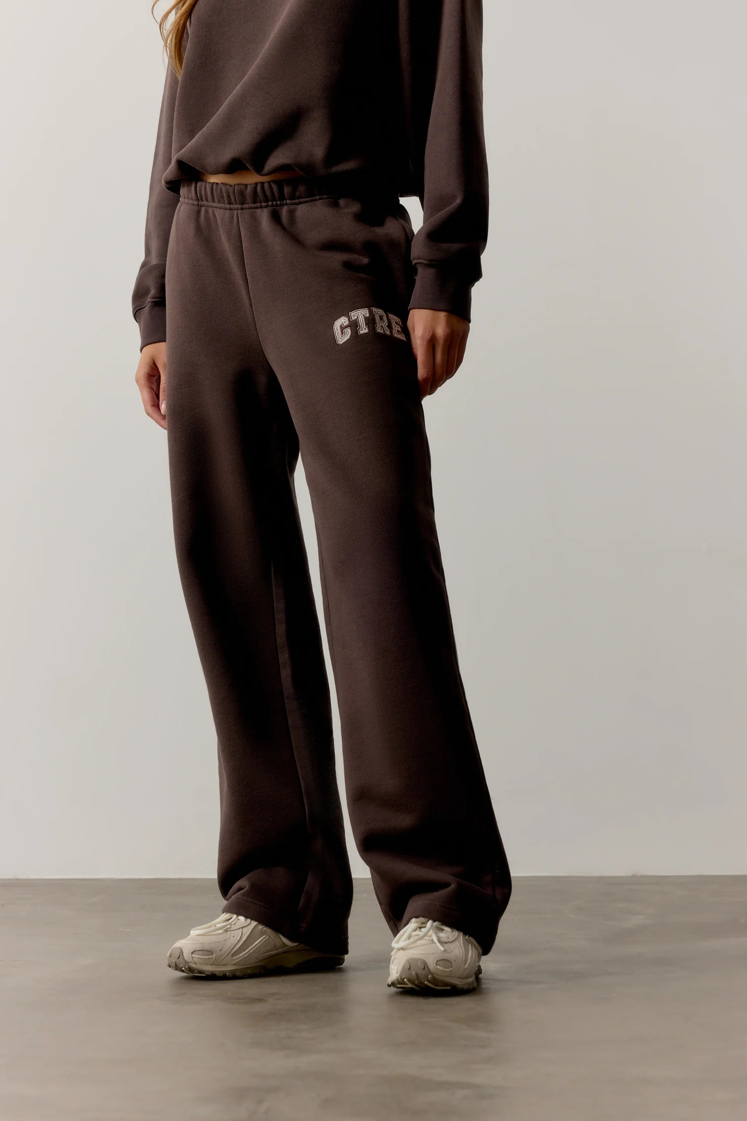 CTRE STRAIGHT LEG JOGGERS - BROWN | The Couture Club
