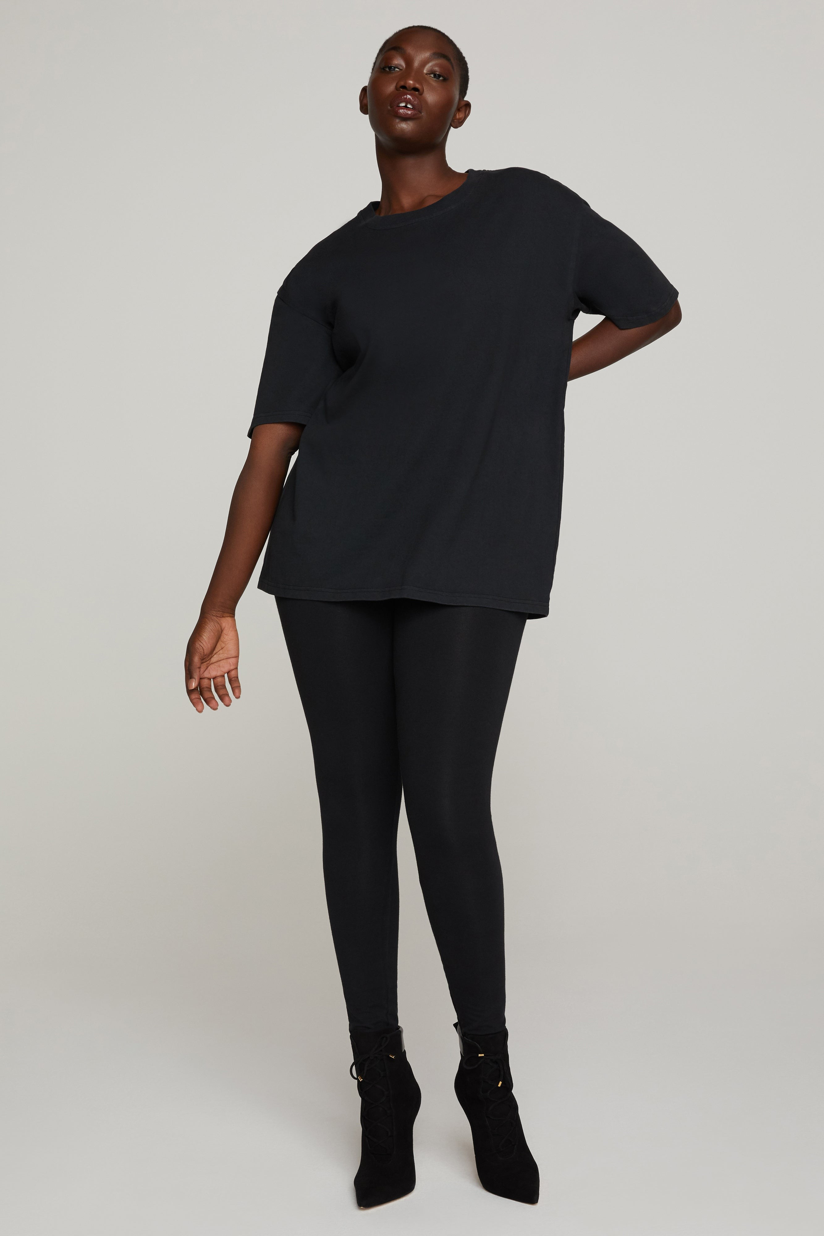 ESSENTIAL BOYFRIEND CREW TEE | BLACK001 | Good American