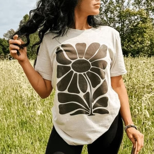 Black Retro Flower Tee | Mountain Moverz