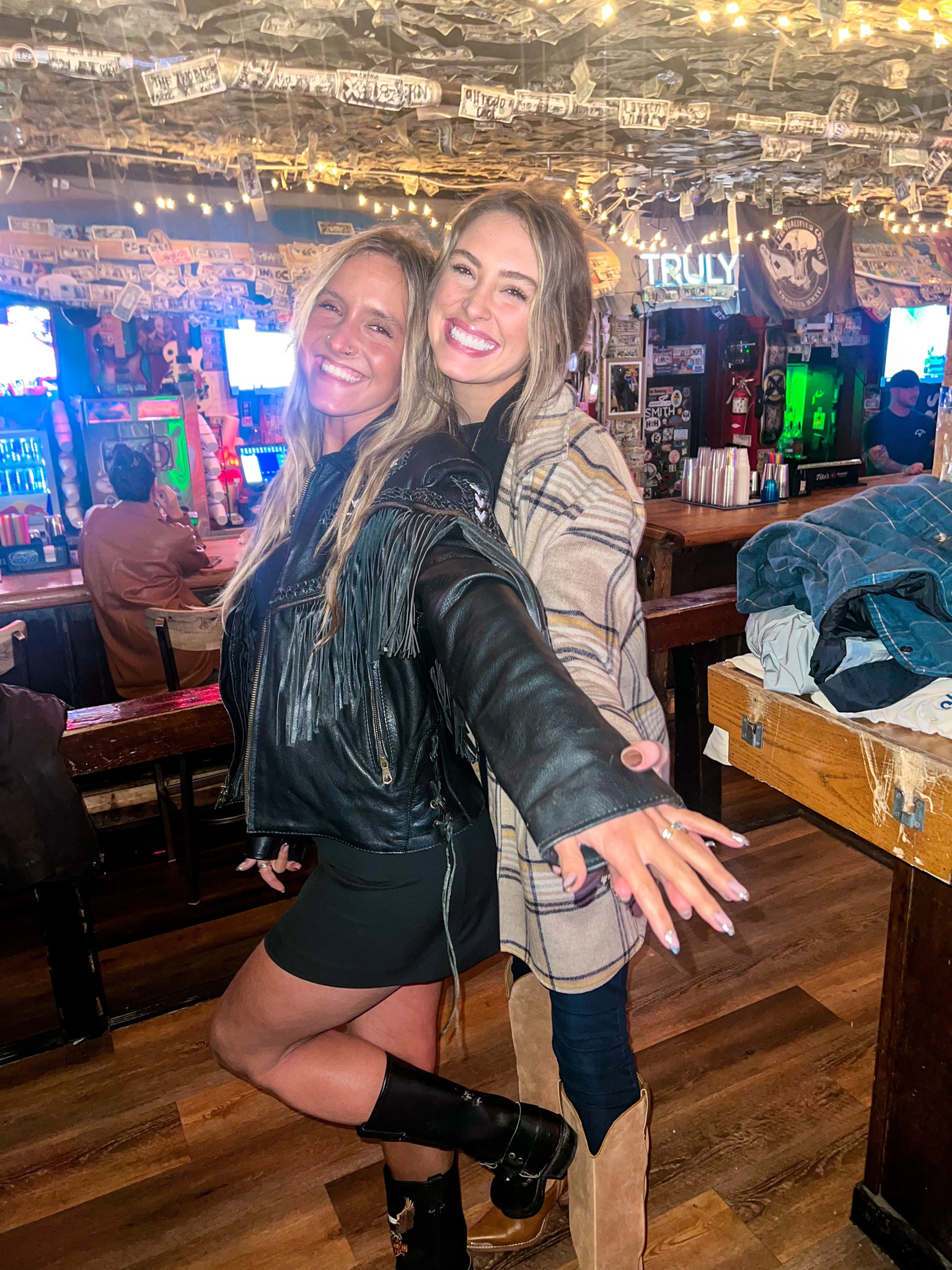 The cutest plaid fringe jacket from Vici! Another pair of cute western boots I got on sale at Dillards! 

Western outfit- Western fashion- Western outfit inspo- Night out outfit- Date night outfit- Girls night out outfit- Winter outfit inspo

#LTKfit #LTKshoecrush #LTKFind