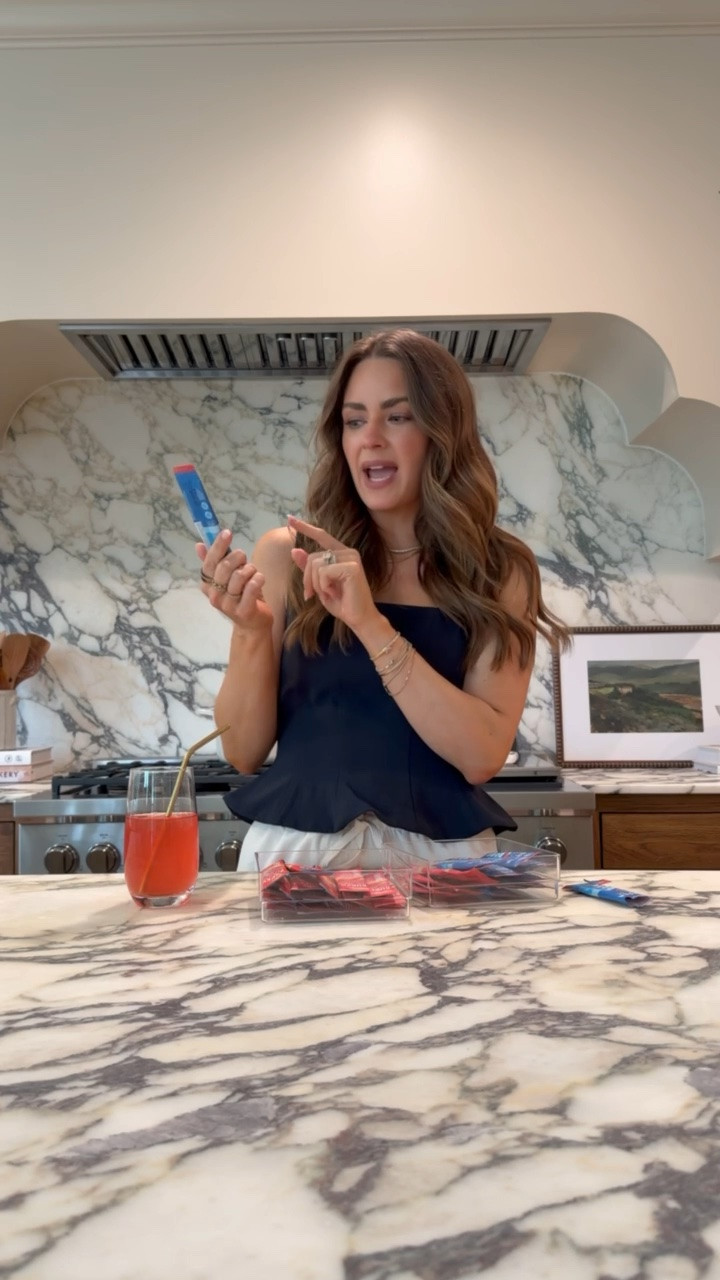 #ad A DITL as a work from home mom - I often feel overwhelmed with the to-do list I have each day between the kids, our home, my work, & everything else which is where my latest @Target purchase @drinknello comes in. I’ve seen these all over lately & was most excited to try the Nello Supercalm, but also got Nello Superbalance for hormones & Nello Superfocus to try. You can now find these at your local Target or I have them all linked here. #TargetPartner #nello #supercalm #superfocus #drinknello #liketkit