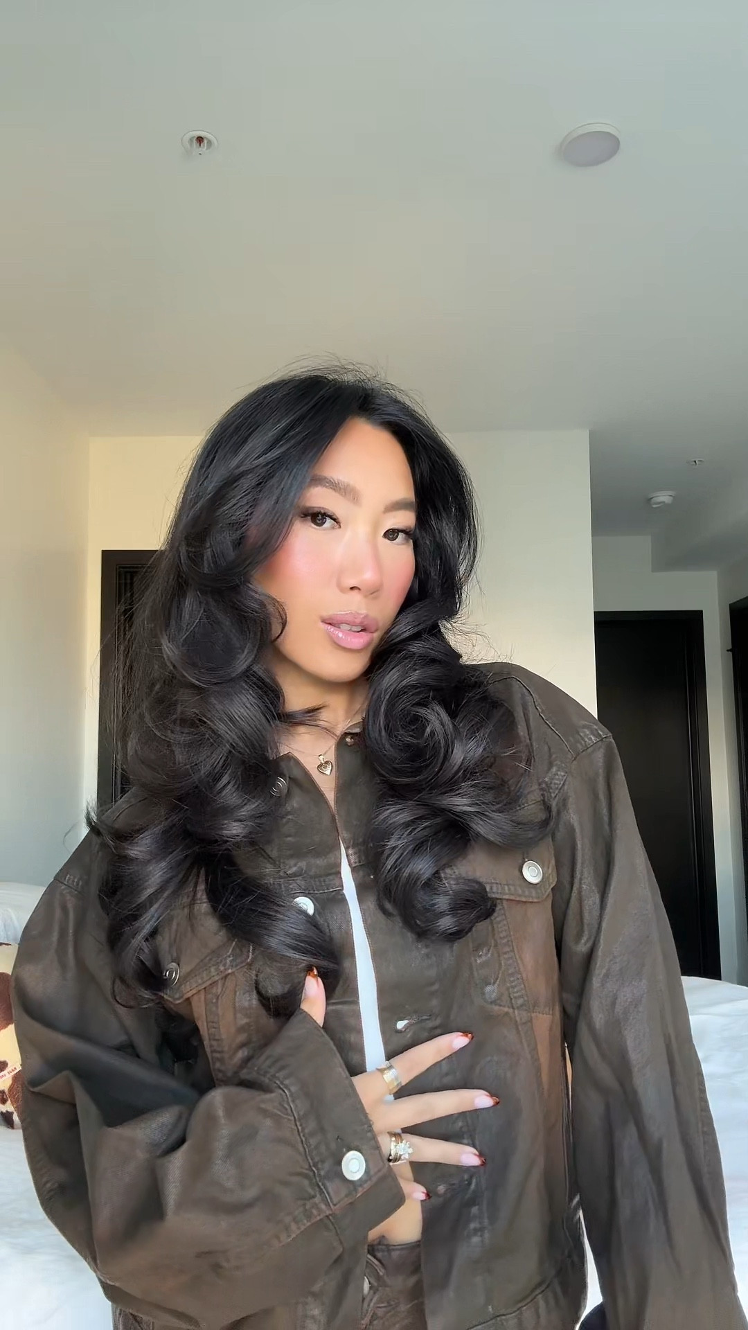 perfect fall brown jacket 🤎 the one i’m wearing sold out but i think the linked one is a cute alternative!!