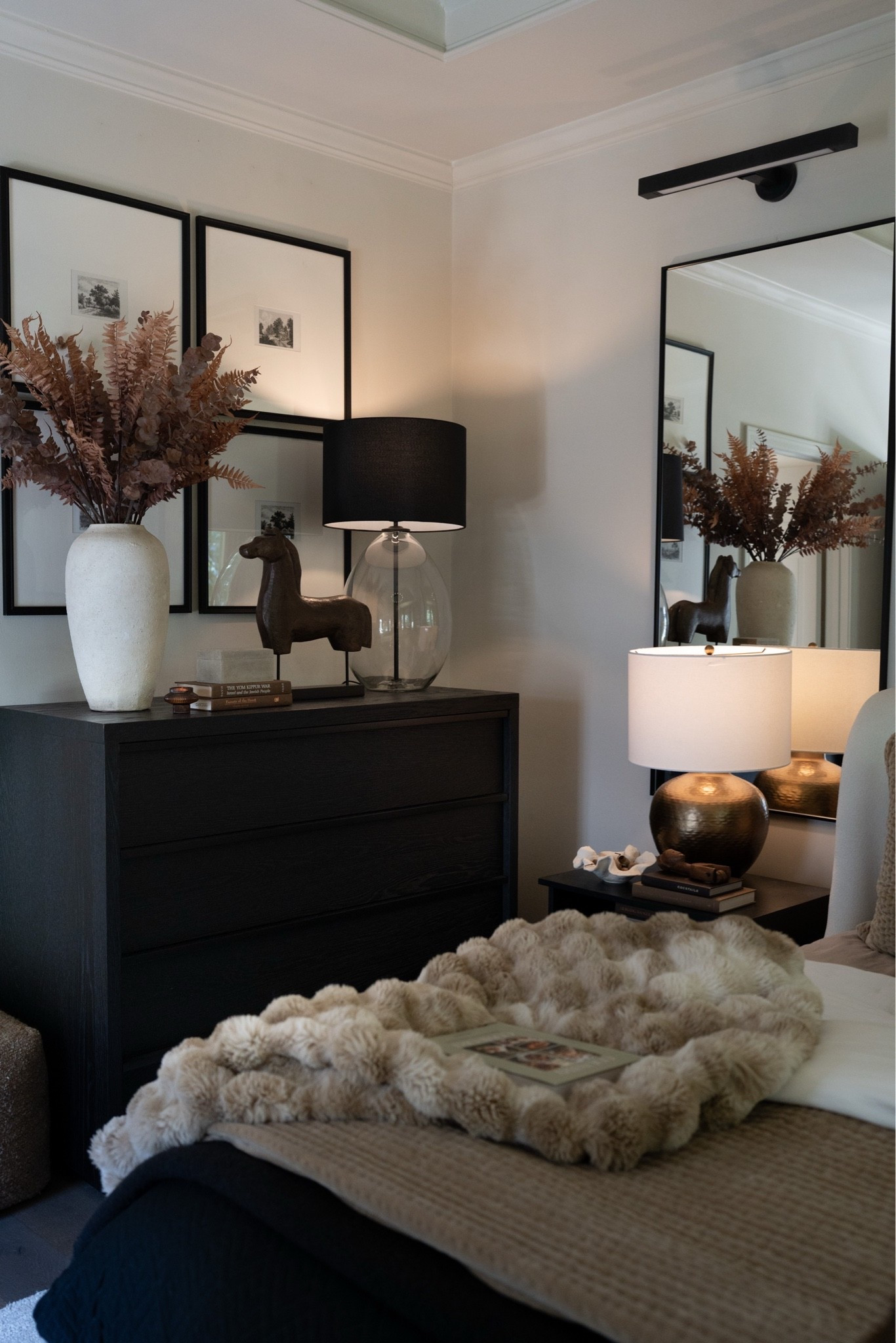 Guys!! This year I wanted to go all in for our bedroom because I know it will be the place we watch movies in bed, relax, dream… I wanted it to be cozy, warm, elegant, modern yet somehow classic and timeless! What do think??!! Did we nail my brief?! 

#houseofvalentina #amazonhome #amazonfinds #potterybarn @thehouseofvalentina @thehouseofvalentinaliving