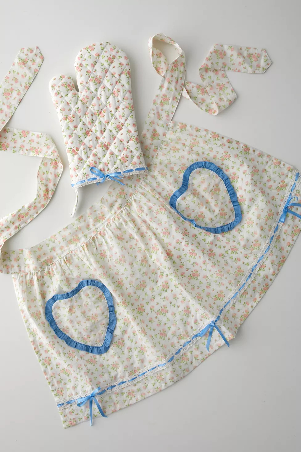 Lana Baking Apron & Pot Holder Set | Urban Outfitters (US and RoW)