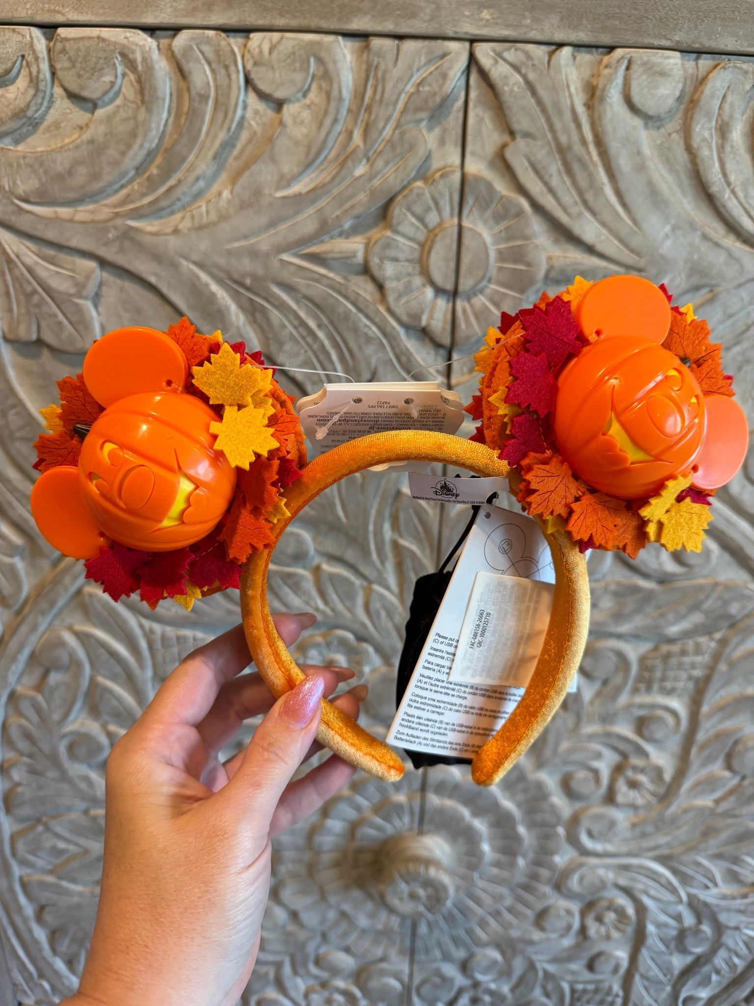 Love that these mouse ears light up for Halloween! 🤩✨🎃

#LTKSeasonal #LTKTravel