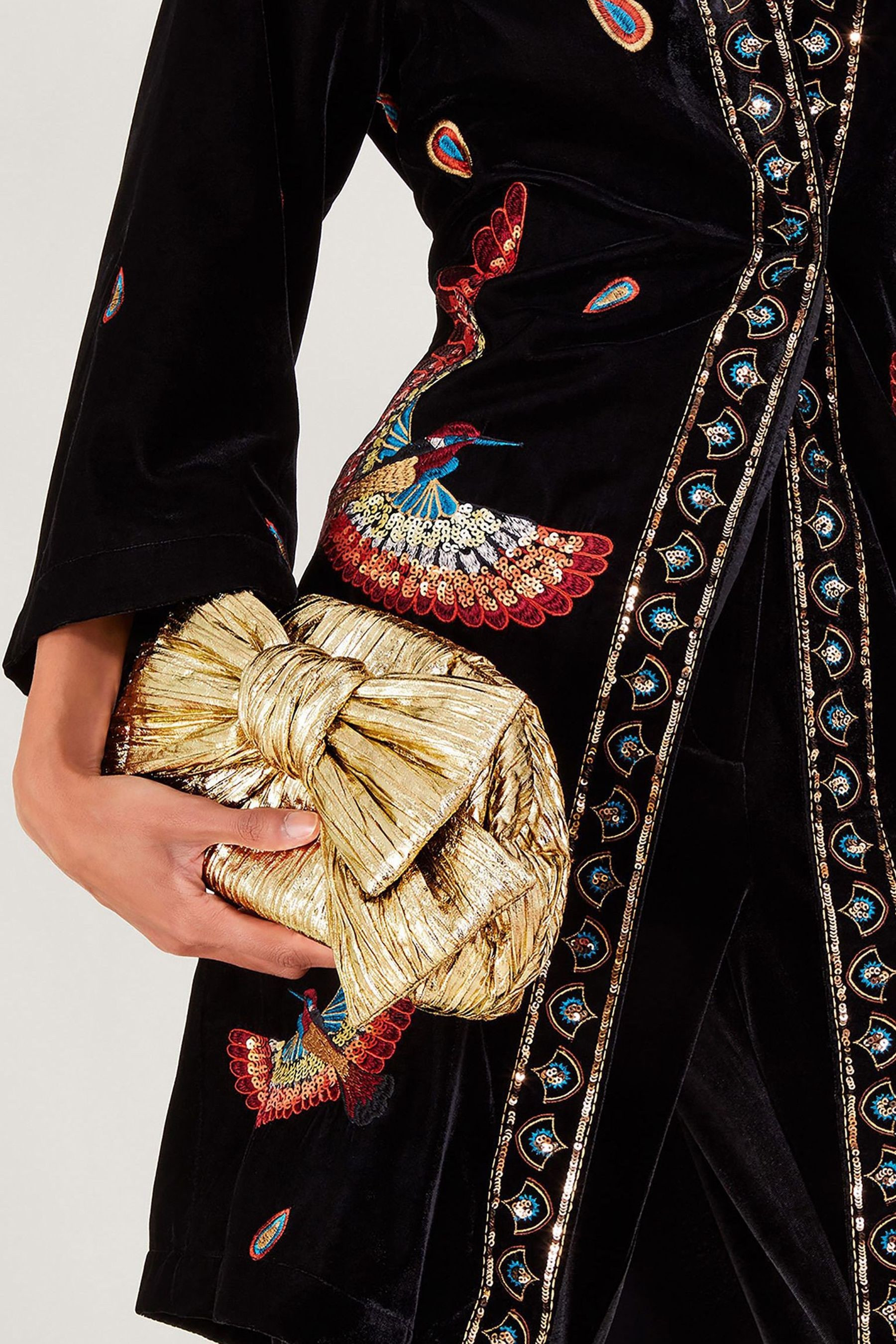 Monsoon Tone Übergroße Tasche mit Schleife in Metallic-OptikEinheitsgröße | Next EU