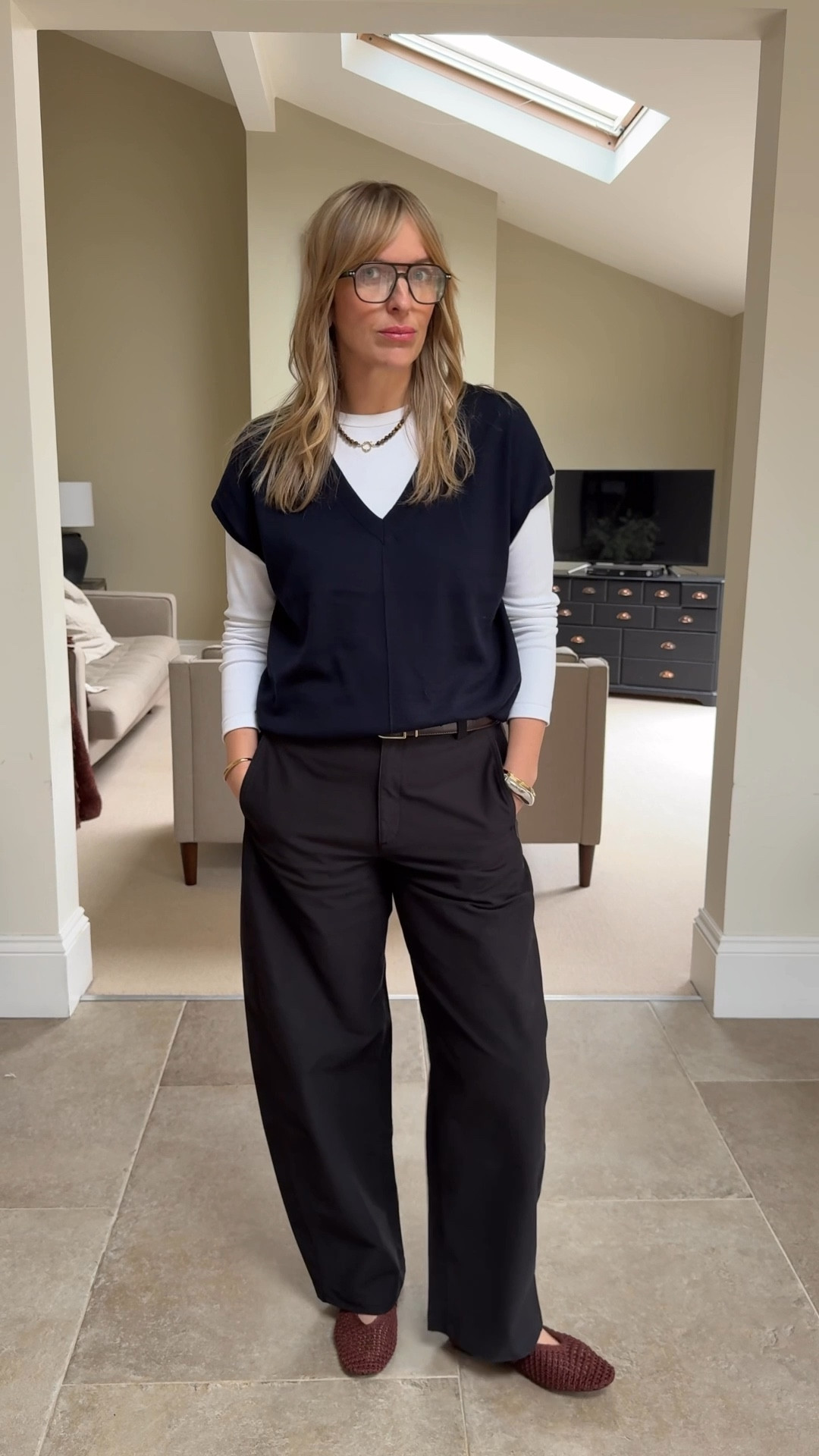 Layers for the office as it’s still chilly but it’s starting to thinking lighter footwear , knits and outerwear 🙌🏻 
All pieces I’ve shown before and I know many of you have already 😉 
The blazer is on sale and sold out in most sizes and so I’ll link similar . 
White T - medium 
Navy knit - uk 14 
Trousers - large 
Belt - m/l 
Blazer - large 
Jacket - large 
Necklace - decadorn 

Barrel trousers , knitted tank 

#LTKWorkwear #LTKspring #LTKgrwm