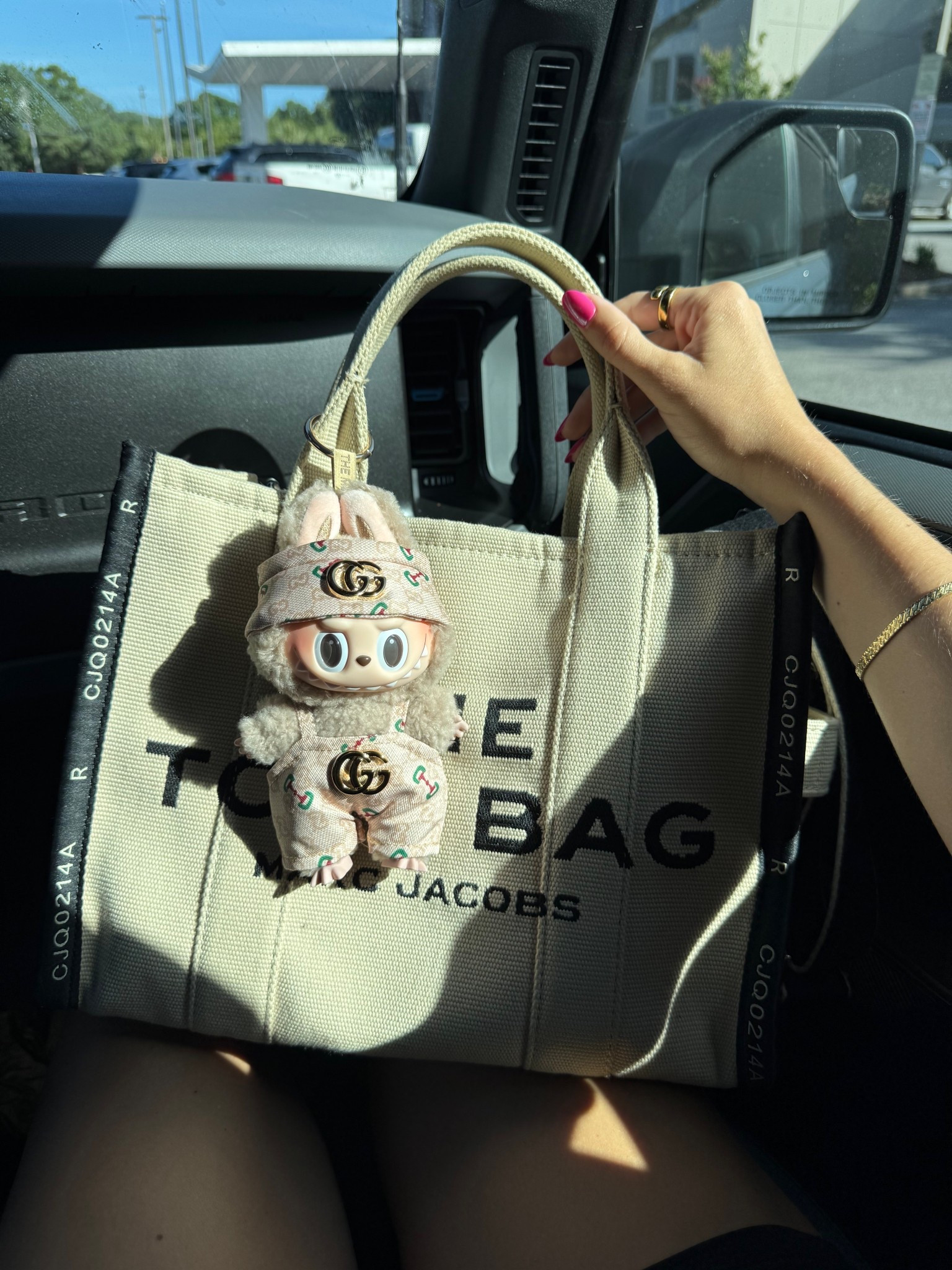 Marc jacobs tote w gucci labubu 🧸 

#LTKItBag