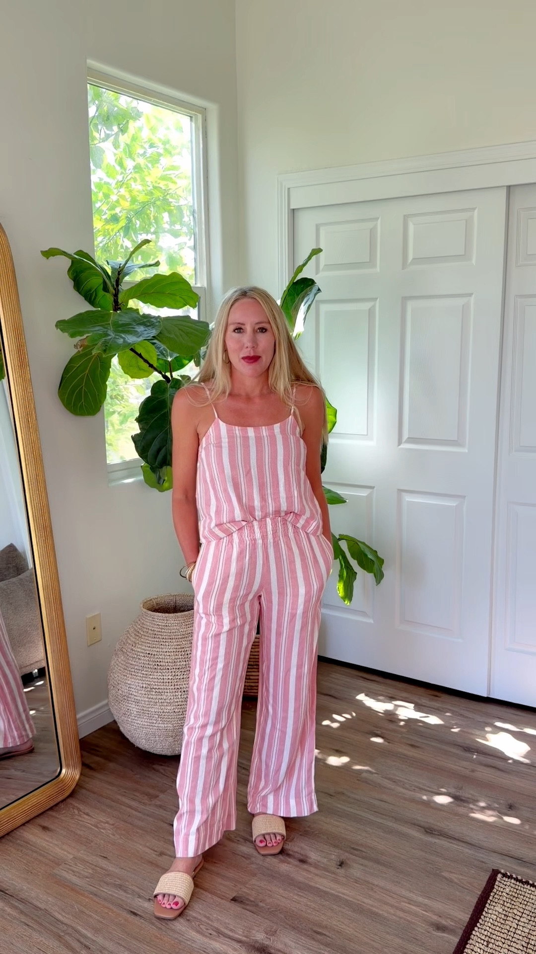Easy, elevated, and just a little undone 🤍

Linen on linen because comfort should still look intentional. A soft two piece, lightweight layers, and pieces that move with you this is my version of effortless.

Proof that you don’t need to overthink it to feel put together.

Which look are you choosing today: shorts or pants? 

#LTKootd #LTKTravel #LTKActive