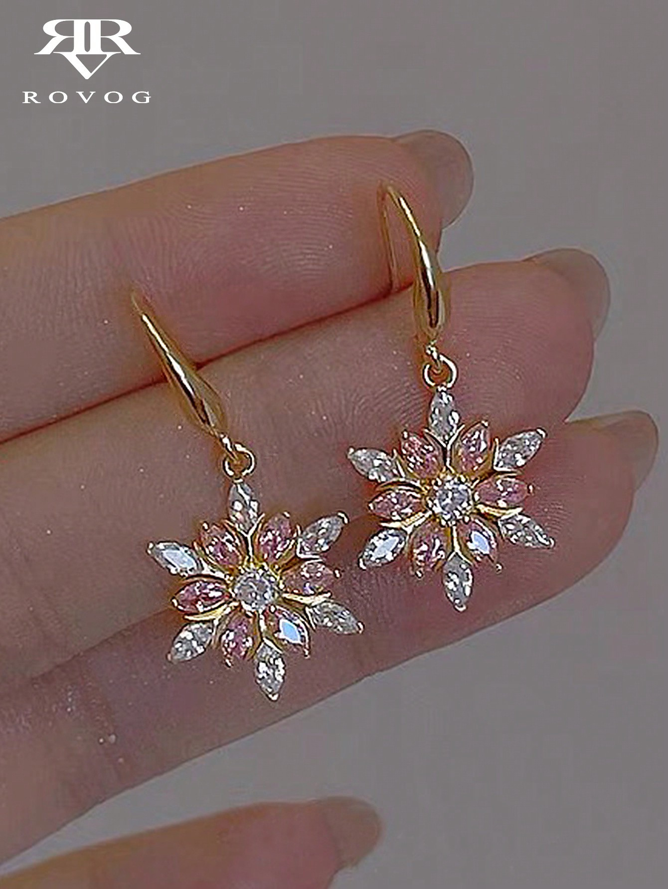 1pair Sweet & Exquisite Snowflake-Shaped Christmas Earrings Embellished With Pink Rhinestones, El... | SHEIN