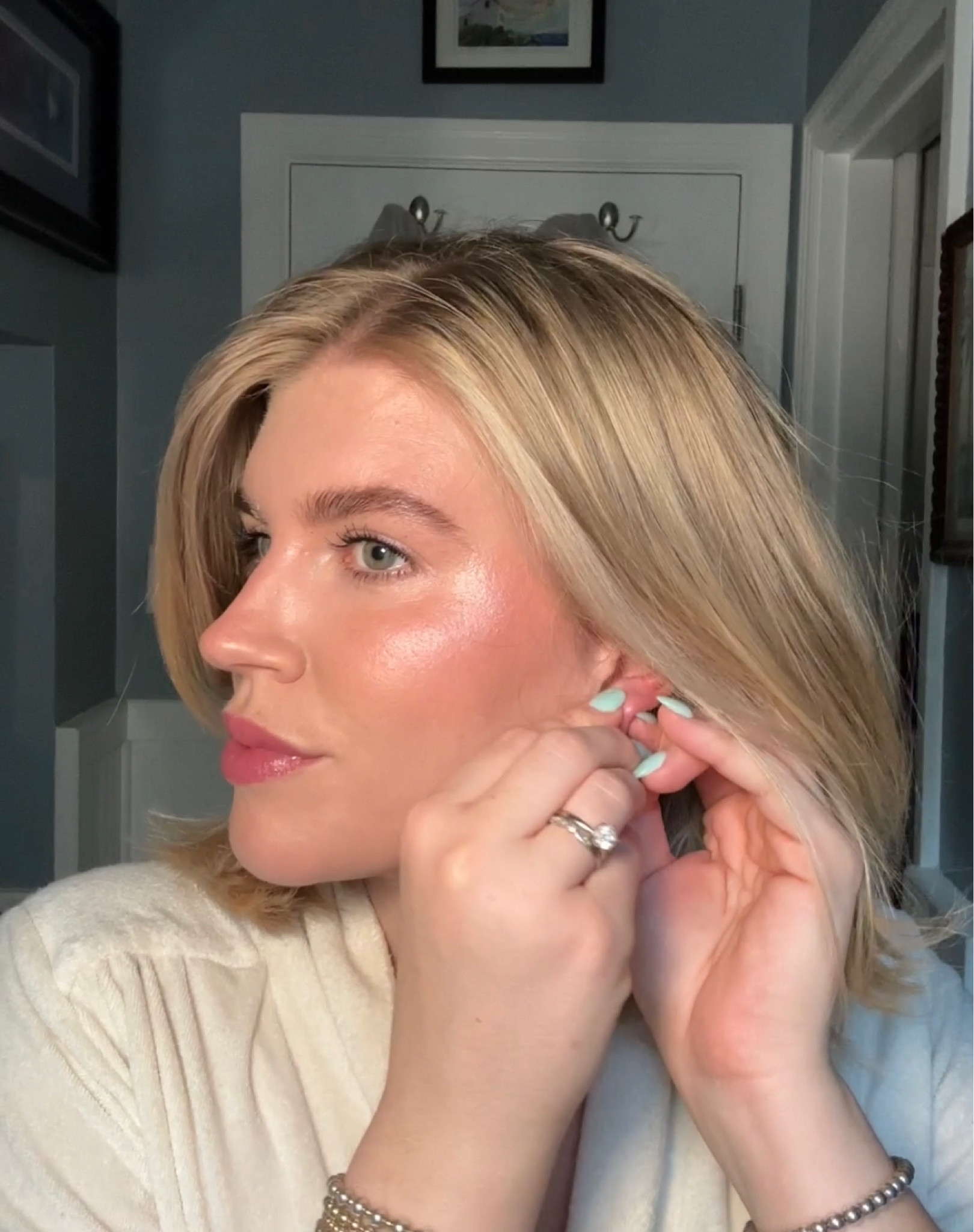 Current makeup routine. ✨

Glowy makeup 
Effortless makeup 
Easy makeup 


#LTKbeauty