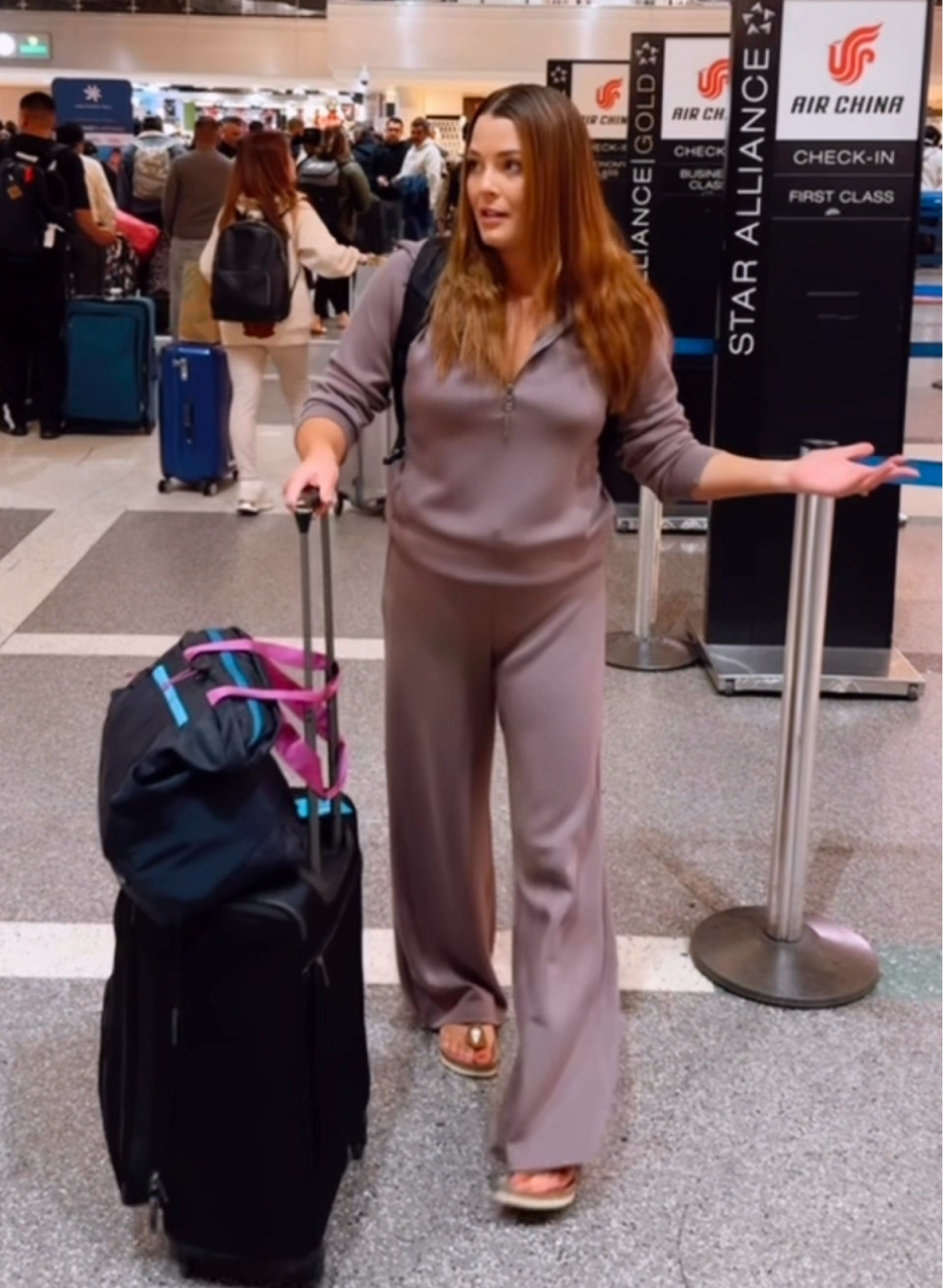 The most comfortable travel outfit ✈️ 

This color is sold out, but there are a lot more options! 👏🏻 

#LTKHoliday #LTKGiftGuide #LTKTravel