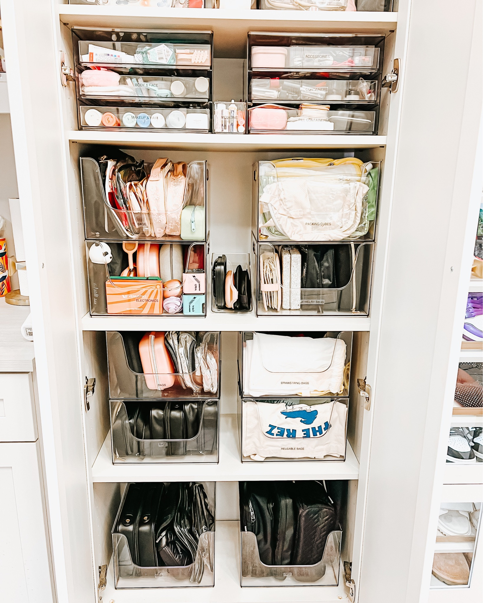 PRO TIP: If you travel frequently, you need a designated travel space ✈️

Keeping your travel essentials from luggage and to travel-sized toiletries all in one place means packing takes minutes, not hours. 

Less stress before you leave the house, more fun once the trip begins 🏝️

#organizedbyjm #closetorganization #homeorganizing #professionalorganizer #traveltips