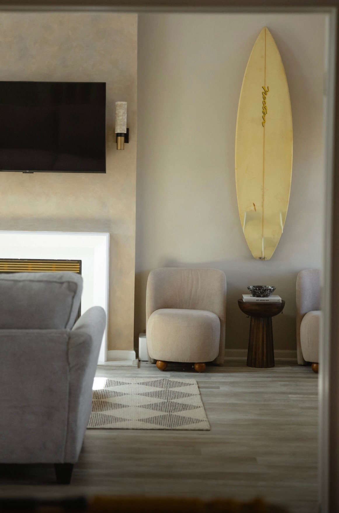 Beach house living room #beachhouse #surfboard #livingroom 

#LTKHome