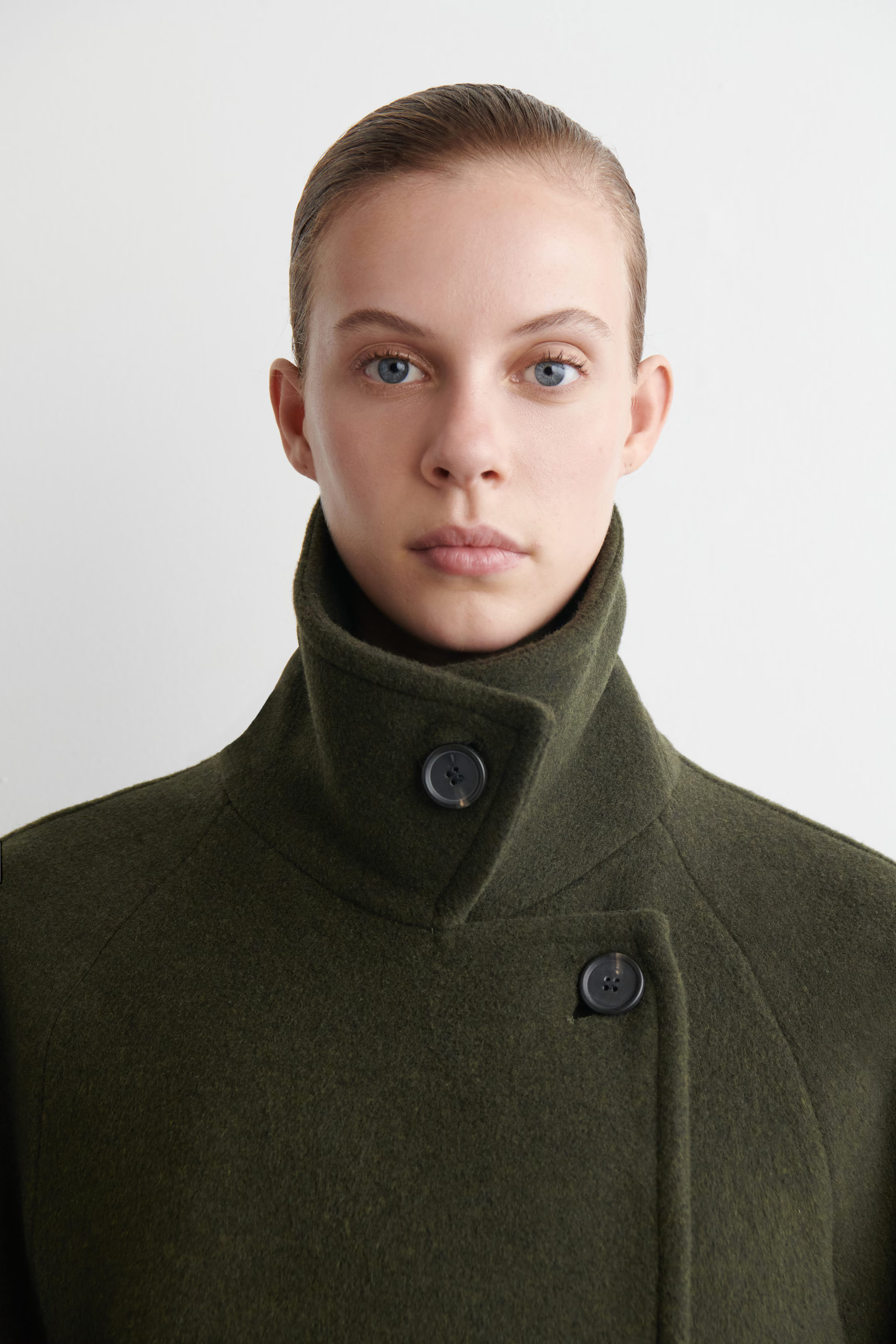 ZWEIREIHIGER OVERSIZED-WOLLMANTEL - DUNKELGRÜN | COS | COS (EU)