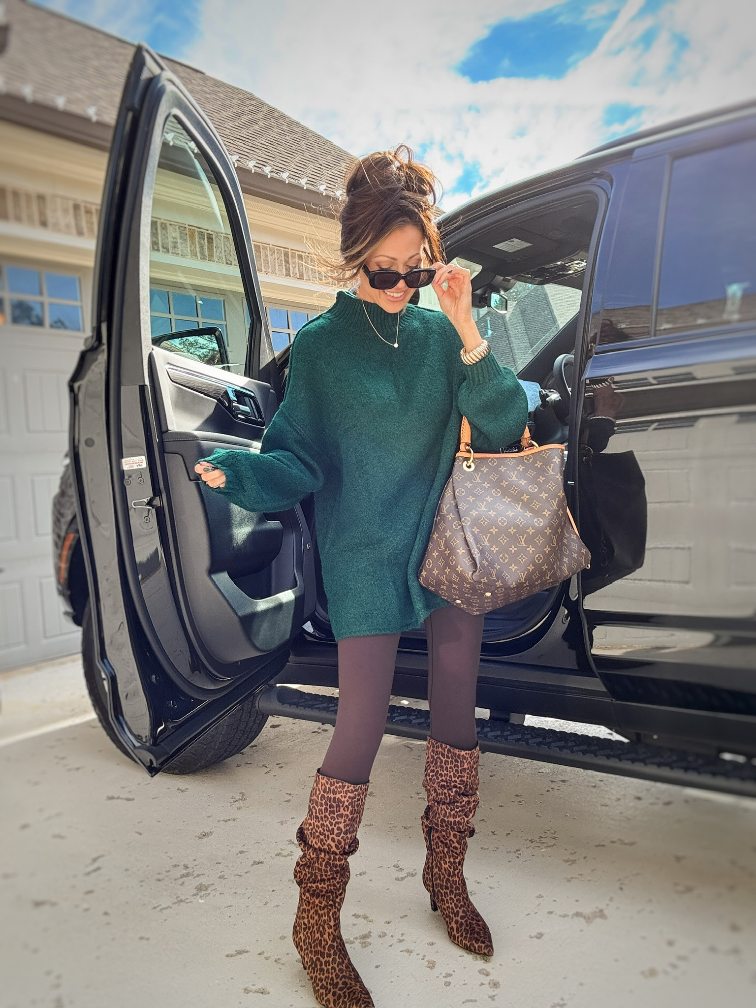 The perfect oversized sweater that covers the booty! Found it on Amazon 🤩 

 #LTKgrwm #LTKootd #LTKSeasonal