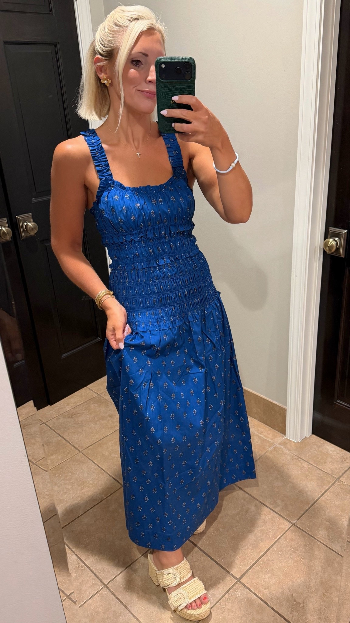 Such a good & flattering cotton midi dress! Easy to dress up or down. Could easily transition into fall with boots & a jacket. Fits TTS— wearing size XS. #mididress #summerdress #cottonmidi

#LTKmomlife #LTKPetite #LTKootd