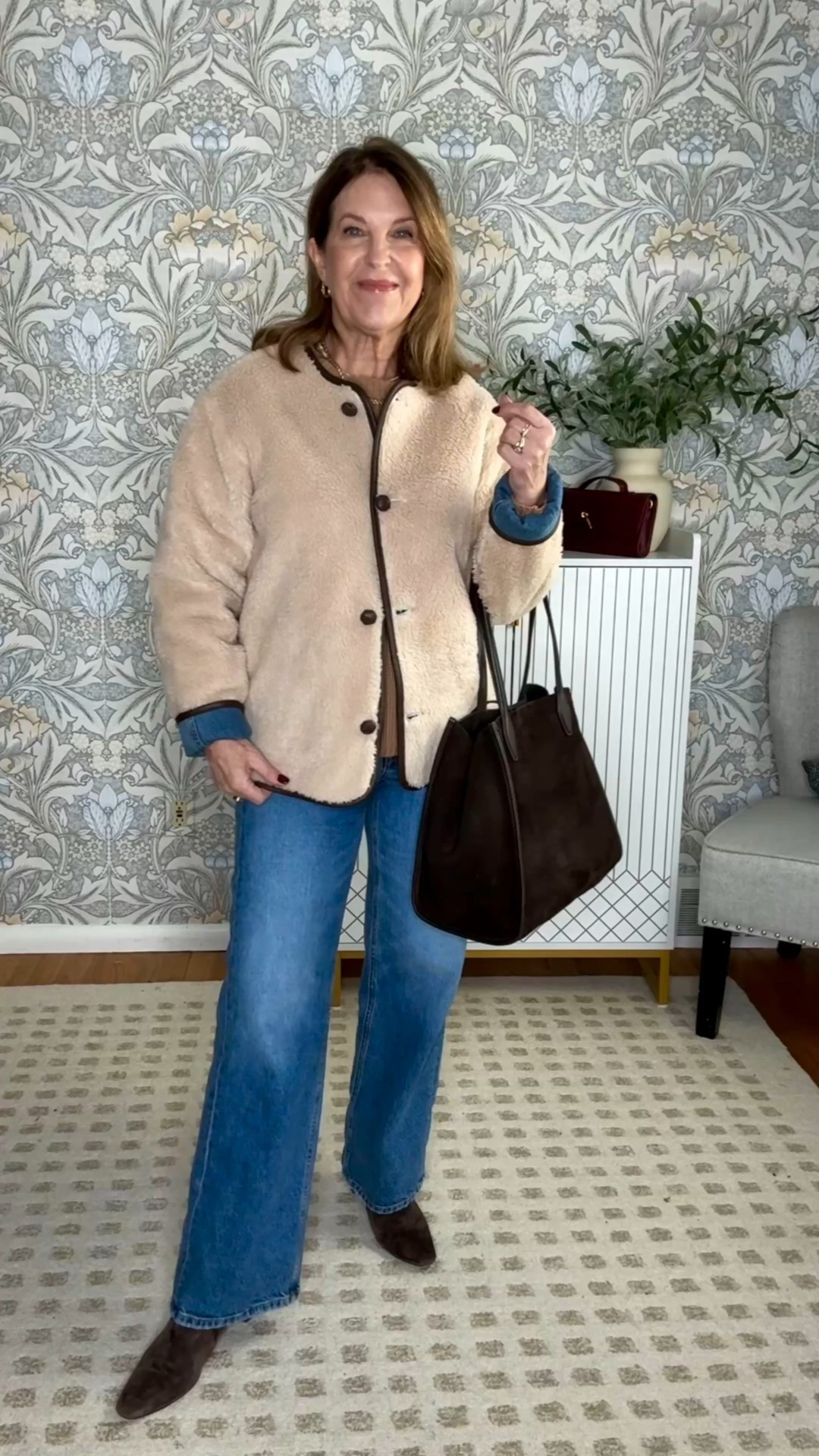 What I've been wearing lately. 

Reversible denim & Sherpa jacket 
Straight jeans
Suede boots
Fisherman sweater
Suede tote

#LTKOver40 #LTKootd #LTKSeasonal