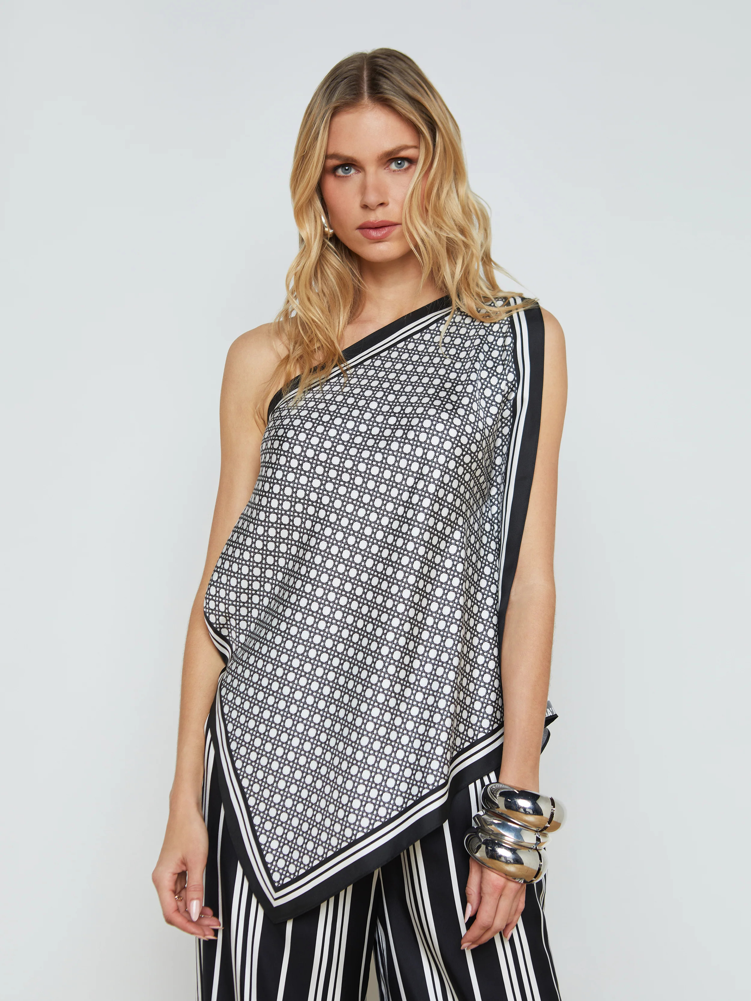 L'AGENCE - Oskar Scarf Top in Black/White Bamboo Rattan Geo Scarf | L'Agence