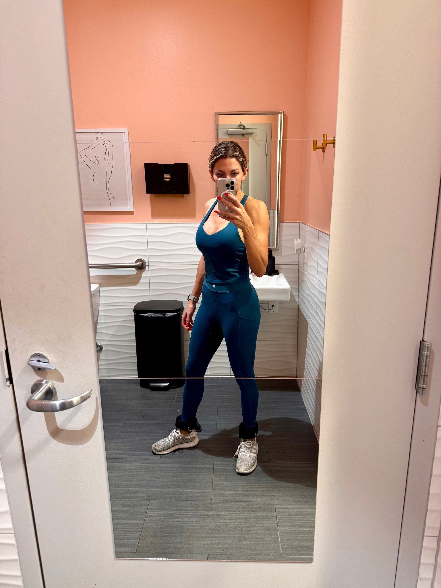 Wouldn’t be a workout without a mirror selfie! 😝 Got my Bünda workout in early this morning to start my Wednesday off right!

#LTKmorningroutine #LTKActive #LTKfitnessgoals