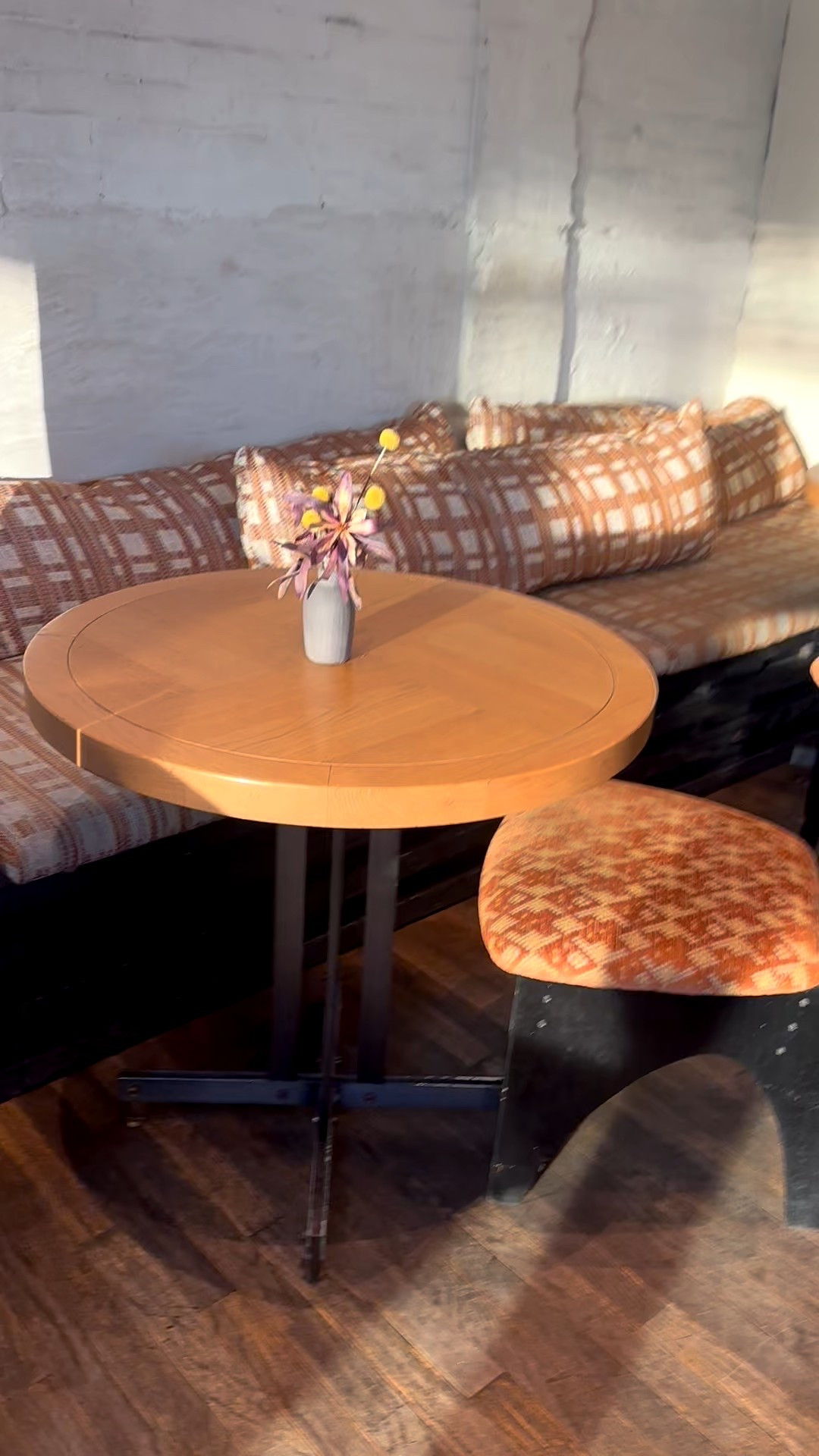 Beautiful afternoon sunshine ✨ Soft light, artful details, and fresh florals setting the mood.


#Banquet #Art #Floral #AfternoonLight #InteriorMood #SunlitSpaces #ElegantLiving #HomeDecorInspo

#LTKdayinmylife #LTKHome #LTKTravel