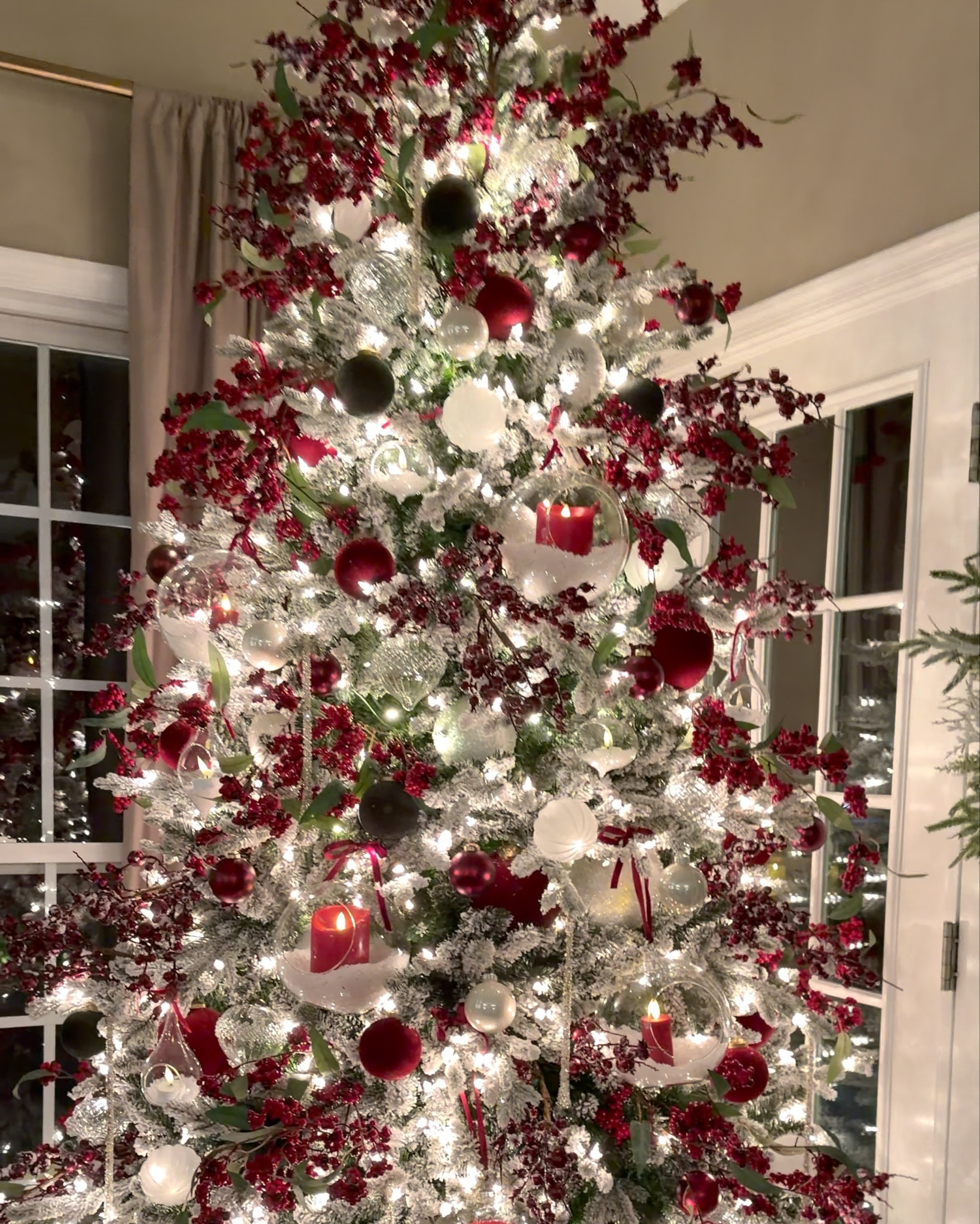 ✨ Holiday glow essentials ✨
Glass globe ornaments filled with flameless candles create the prettiest cozy, elegant Christmas ambiance. Perfect for tree styling, winter décor, and classic holiday decorating. Shop the glass ornaments, candles, and holiday décor I used here 🕯️🎄

#LTKSeasonal #LTKHome #LTKHoliday