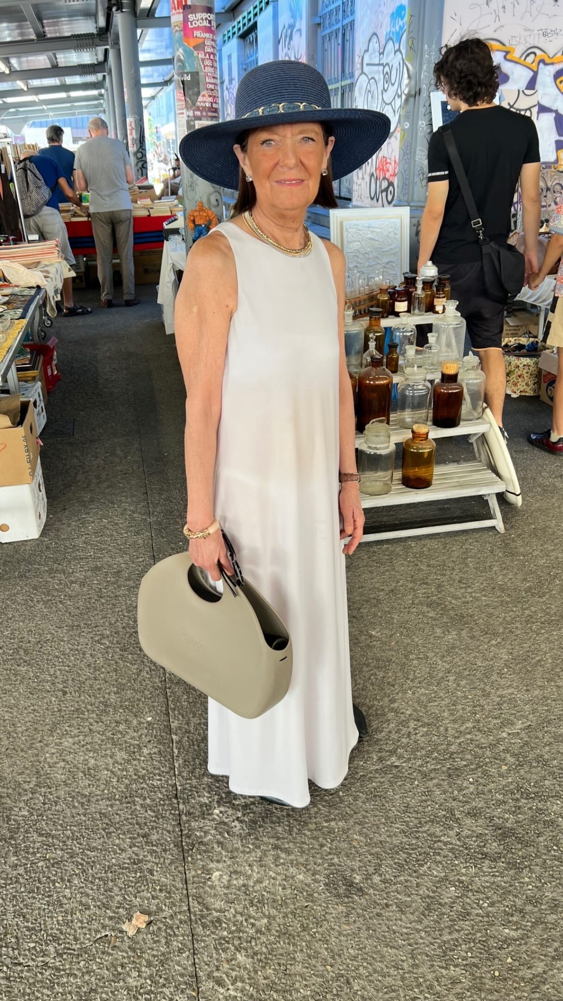 Another Florentine beauty in summer white.