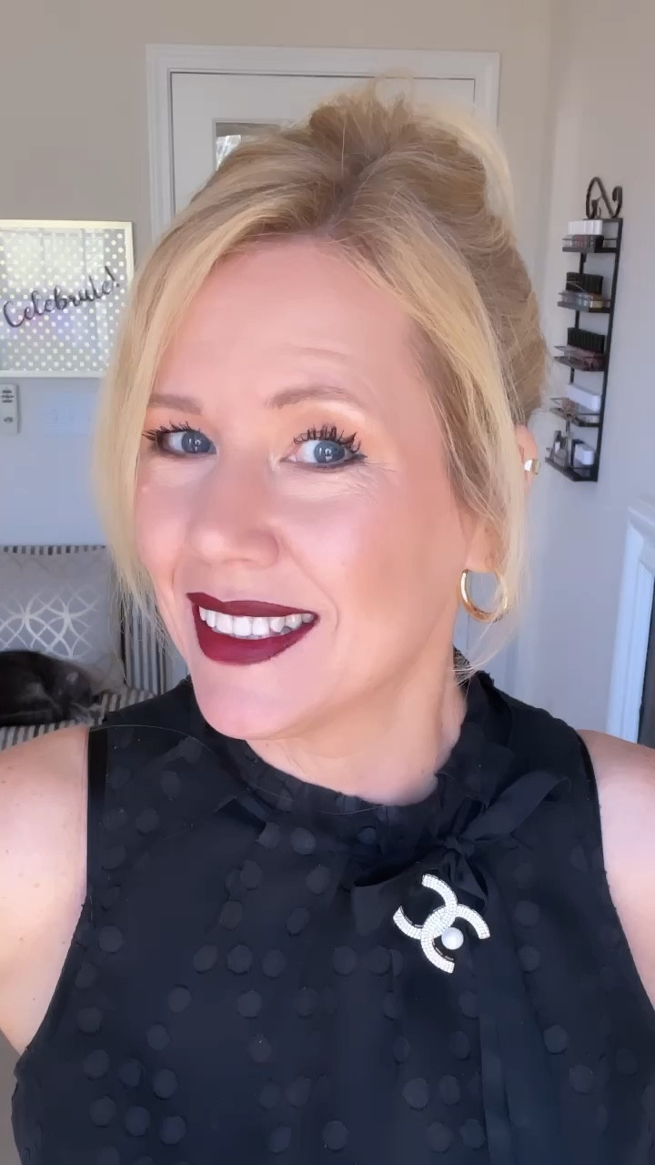 #giftedbySmashboxCosmetics Isn’t it iconic? The  Original Photo Finish Primer by @smashboxcosmetics smoothes and blurs pores, wrinkles and skin texture- it even works on my -currently- peeling Retin-A skin and makes it appear better lol! 

#LTKover40 #LTKbeauty