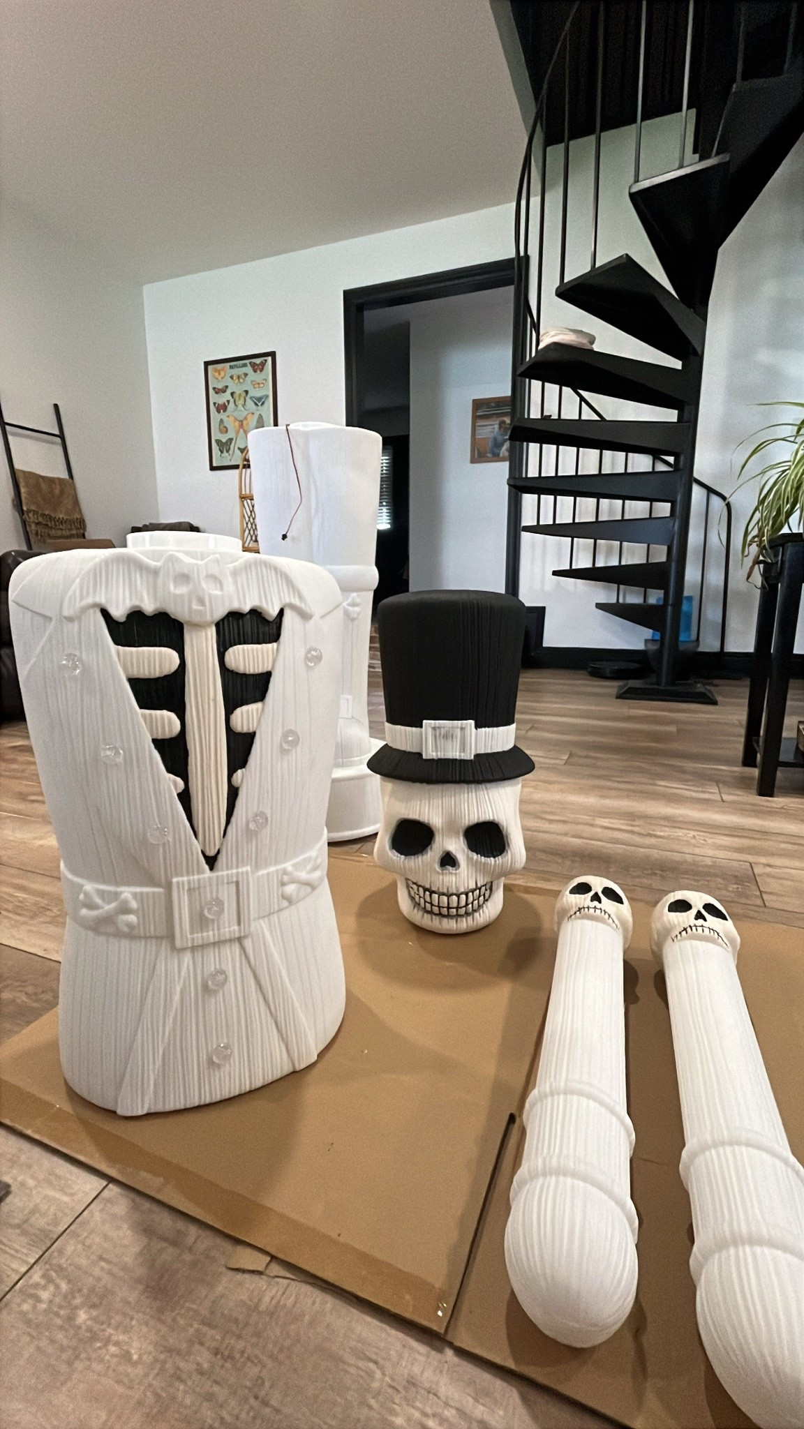 Finally getting around to painting my skeleton man 💀 so ready to break out the Halloween decor!

#LTKHome #LTKSaleAlert #LTKSeasonal