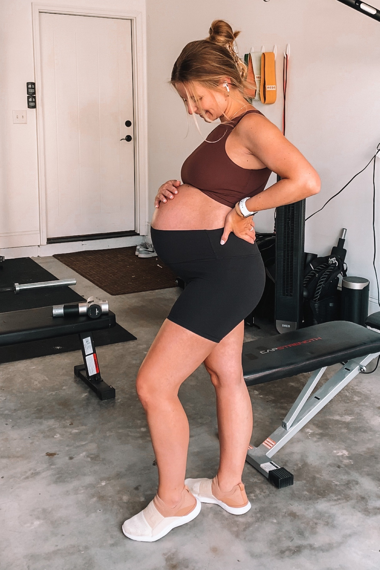 35 weeks and she is popping 💗 size small tank and size 4 aligns both pregnancy items! 
