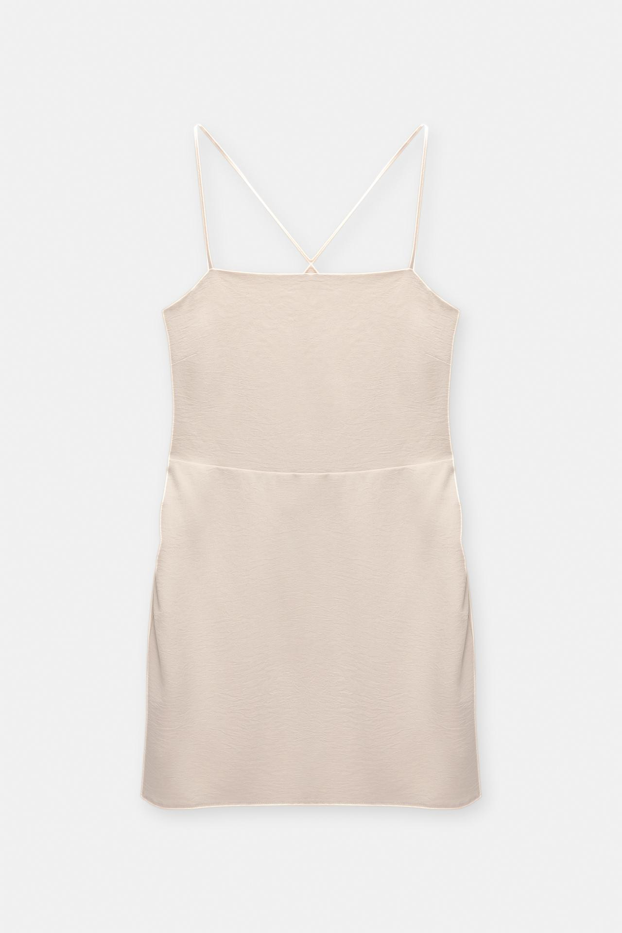 Kurzes Kleid mit überkreuztem Rücken und Raffungen. | PULL and BEAR DE