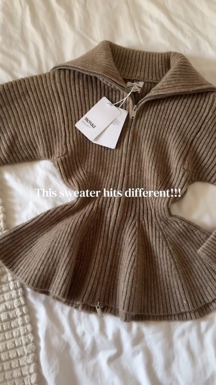 This sweater hits different!!! Comment Shop to receive the link 
Kommentiere Shop, um den link zu erhalten 

Folgt für mehr @sheglamms 

Ad 

#trend #ootd #musthave