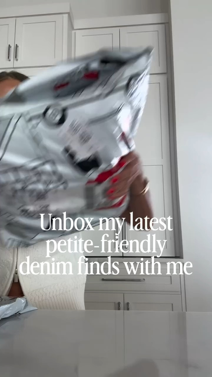 let’s unbox my latest denim order! Some of these were winners 🥇 and some were misses, but I tried them all on for you so you didn’t have to 😉 I’m 5’1 for reference and will send sizing with the links! 

#widelegjeans #affordablefashion #jeansunder50 #affordabledenim #lookforless 

affordable wide leg jeans, designer look for less, designer denim for less, affordable denim, wide leg jeans for women, flattering wide leg jeans, high waisted wide leg jeans, expensive looking jeans, affordable fashion finds

#LTKPetite #LTKSaleAlert