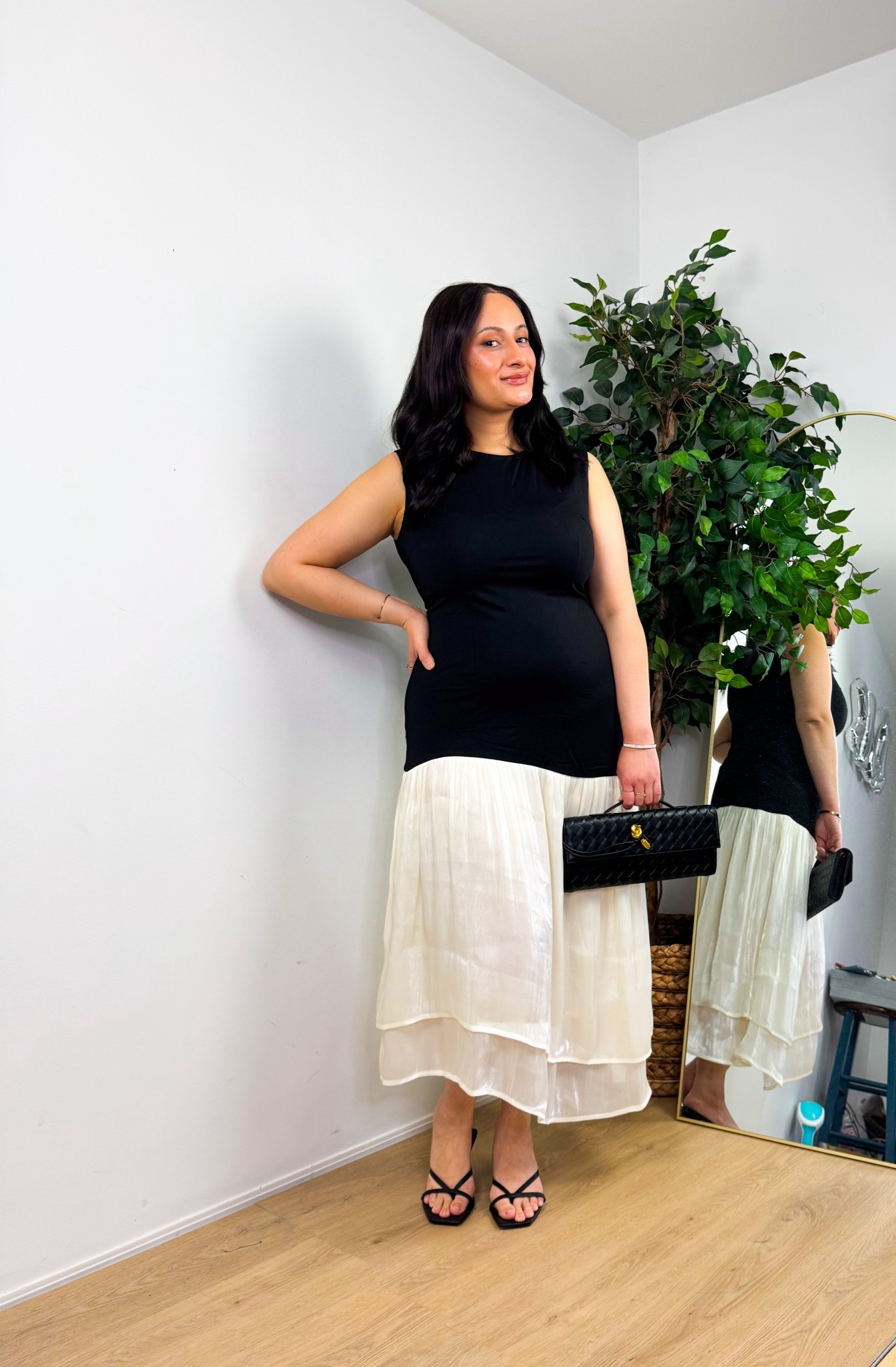 Who said modest Summer dresses can’t be cute? 🖤🤍 The purse goes perfectly with dress 🤌🏼
Check out @commense.official for more!

Shop on my LTK, link 🔗 in bio📍
OR comment SHOP and I will DM you!

Use Discount Code: Charu_12

#commense #commensereview #modestdress #modestfashion #summerdress #midsizefashion #summerstyle #vacationdress #europeansummer #europeanstyle #minimalstyle #midsizestyle #styleover30

#LTKdresses #LTKmidsize #LTKsummer