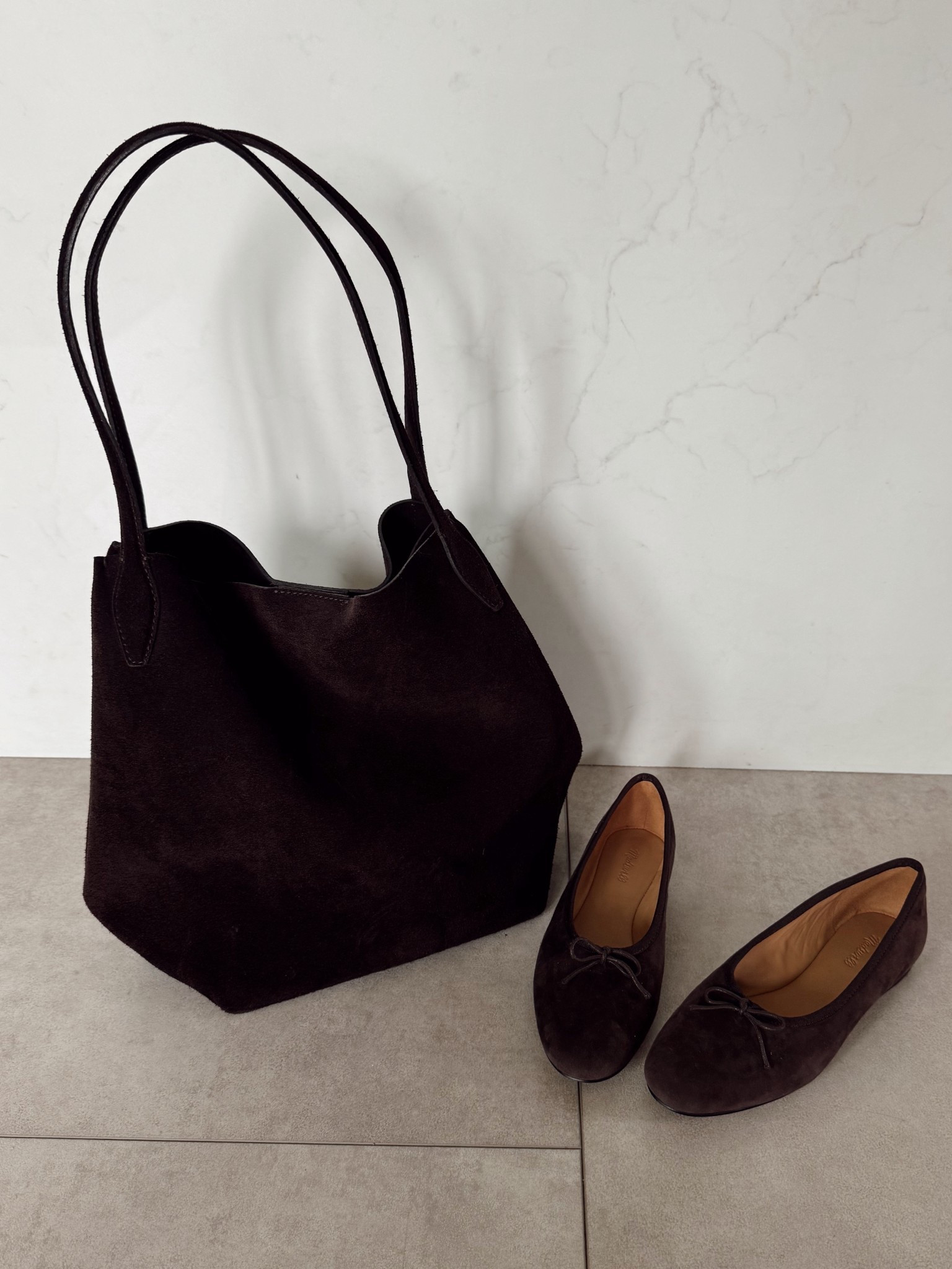 Dark suede bag and ballet flats 

#LTKStyleTip #LTKShoeCrush #LTKItBag