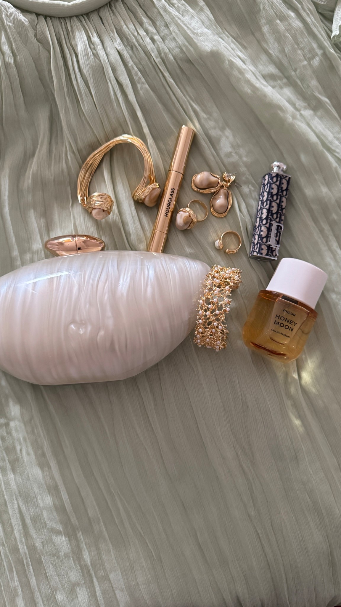 accessories, clutch, phlur 