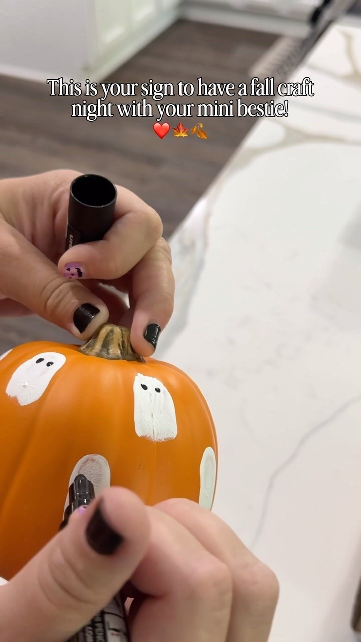 Now that it’s October, consider this your sign to have a mini pumpkin painting night with your Bestie or a little besties! If you want the link to the supplies we used comment Follow + comment “SHOP” for a link! (make sure you’re following to receive it) ✨ & if you love Holiday finds and gift ideas, follow along for more!